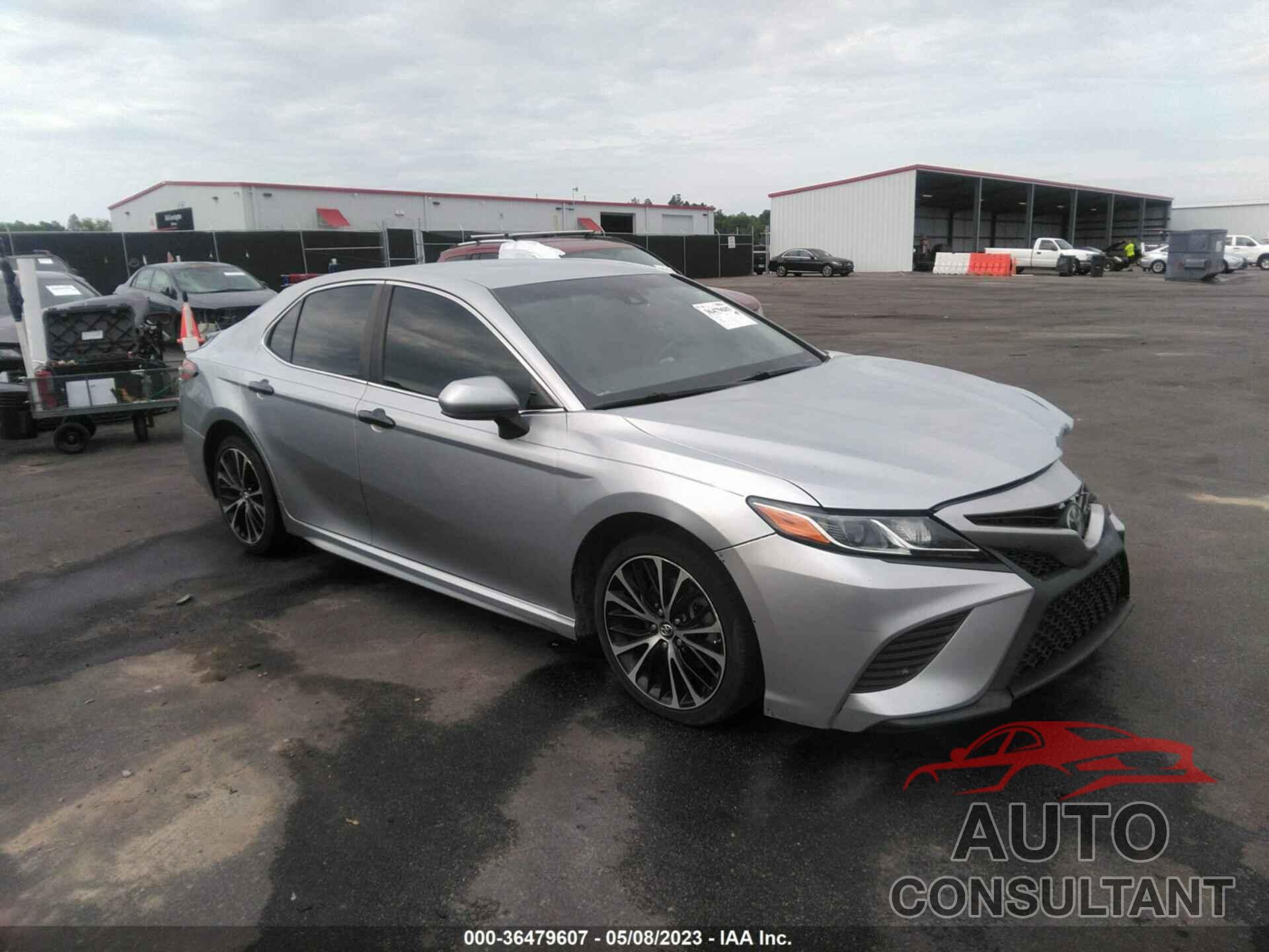 TOYOTA CAMRY 2018 - 4T1B11HK2JU520756