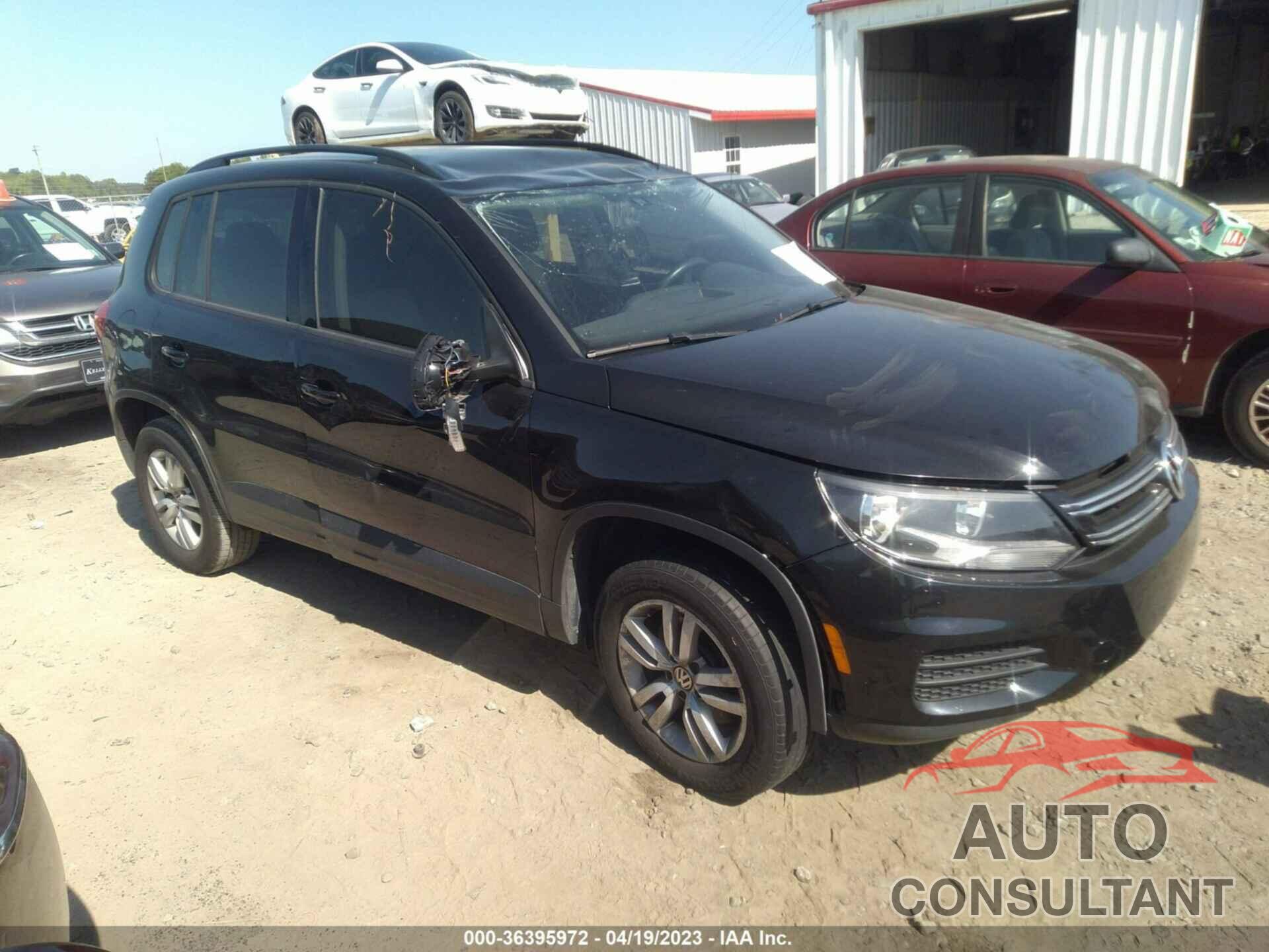 VOLKSWAGEN TIGUAN 2017 - WVGAV7AX7HK005413