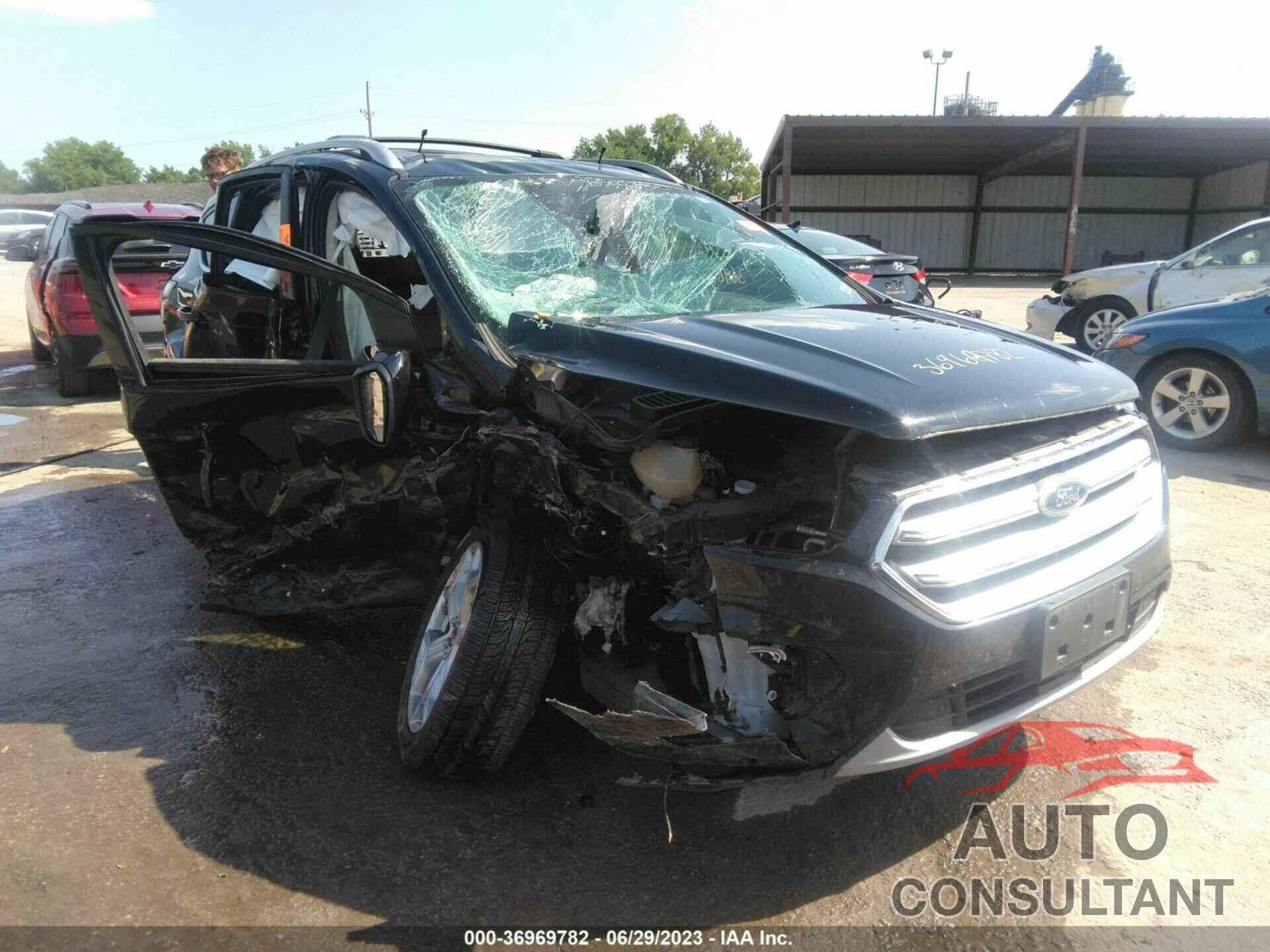FORD ESCAPE 2017 - 1FMCU9J93HUE35517