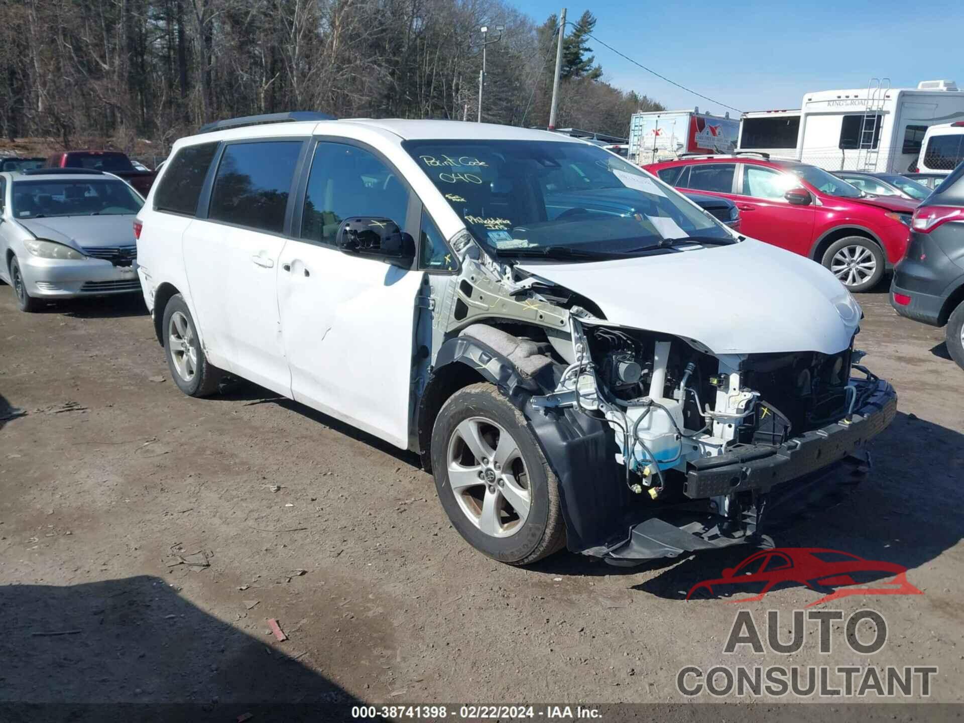 TOYOTA SIENNA 2018 - 5TDKZ3DC0JS947123