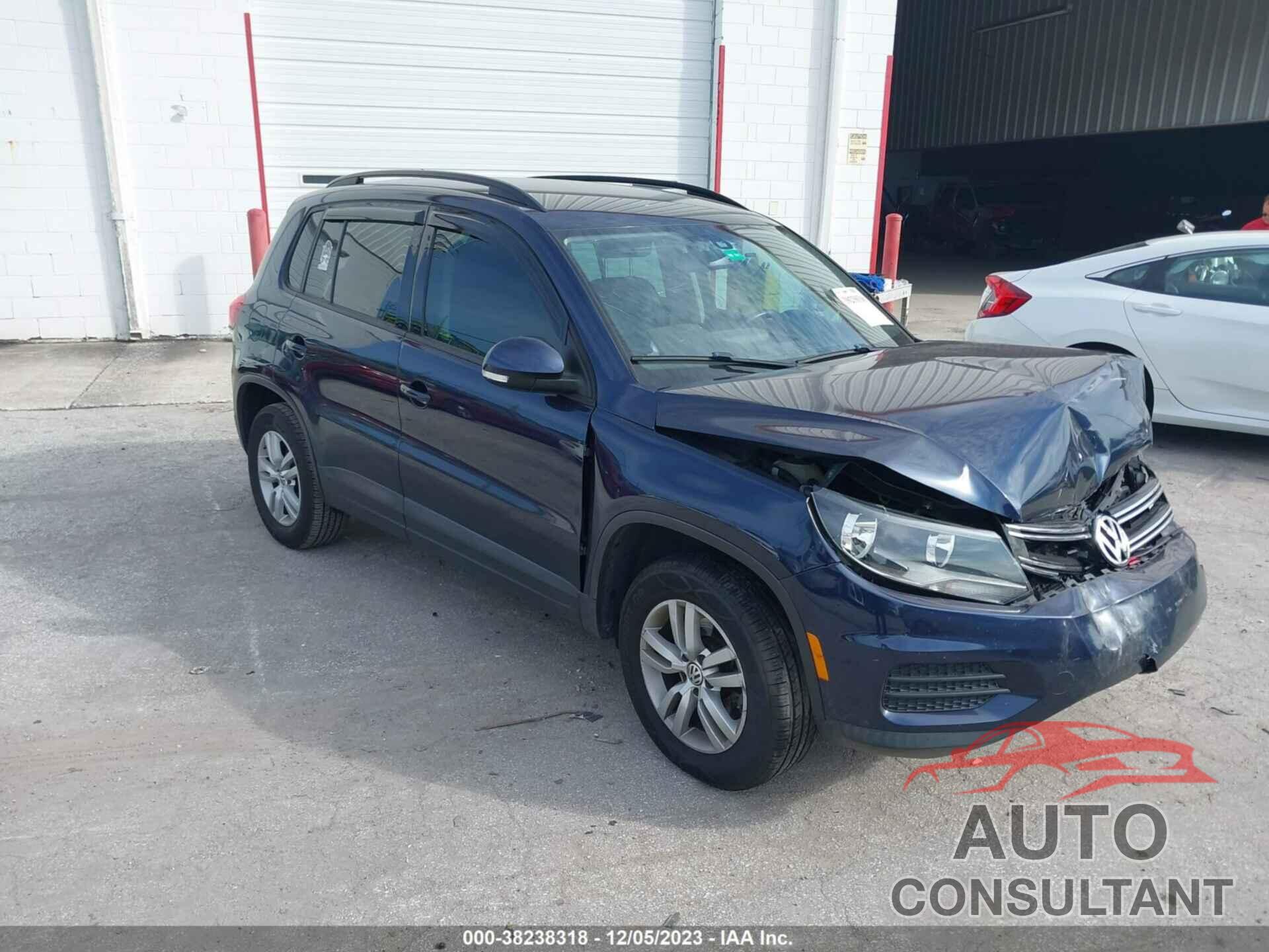 VOLKSWAGEN TIGUAN 2016 - WVGAV7AX8GW562189