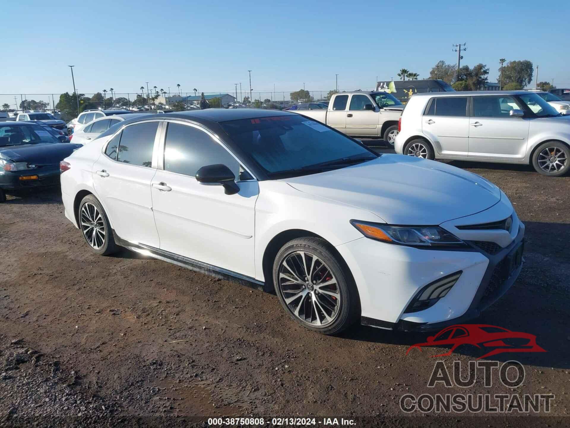 TOYOTA CAMRY 2018 - 4T1B11HK8JU605777