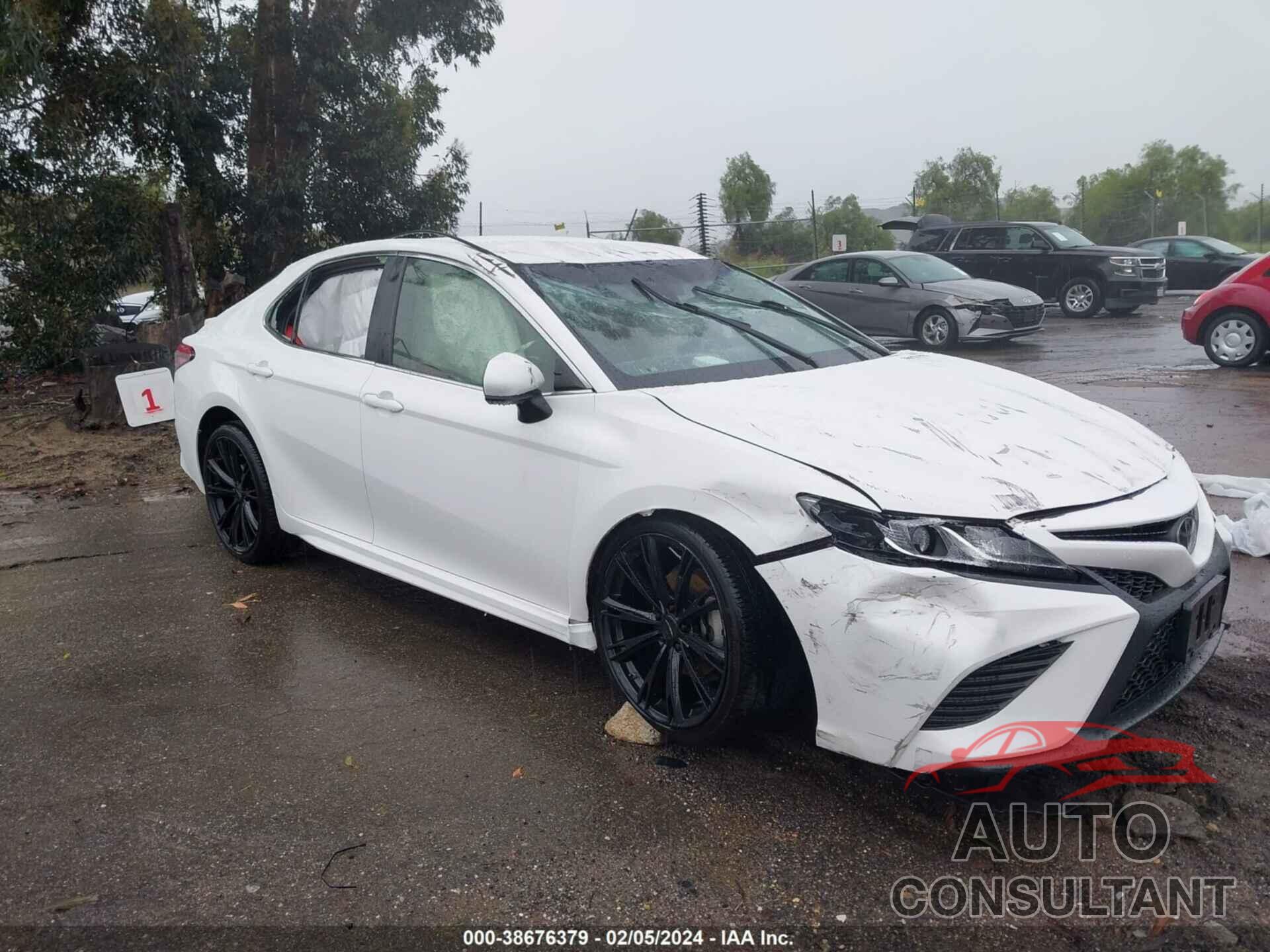 TOYOTA CAMRY 2018 - JTNB11HKXJ3071641