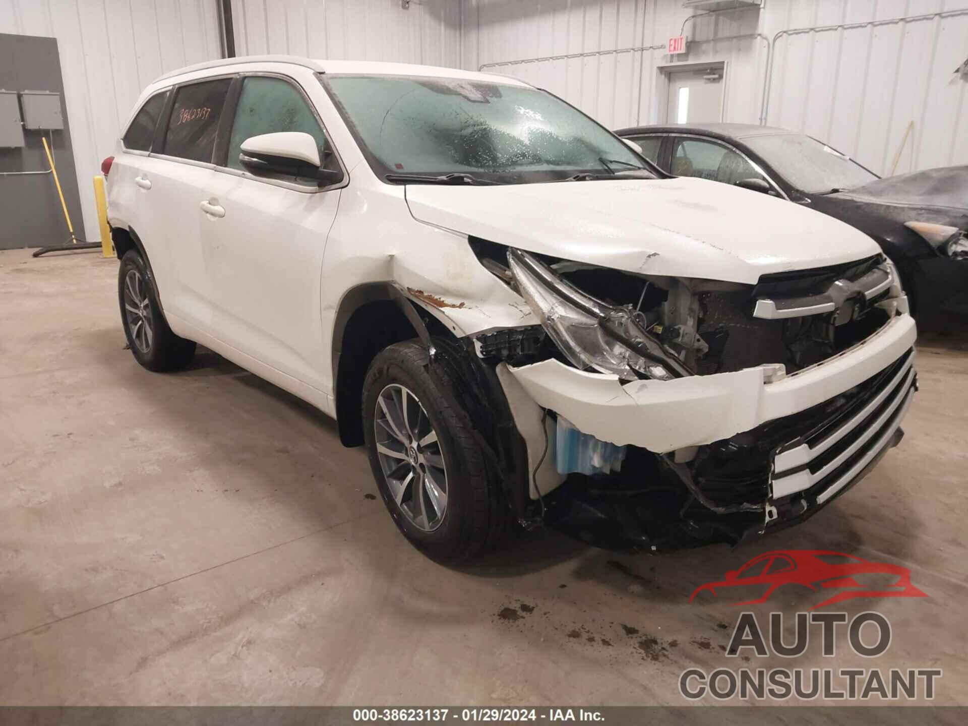 TOYOTA HIGHLANDER 2018 - 5TDJZRFH1JS524509