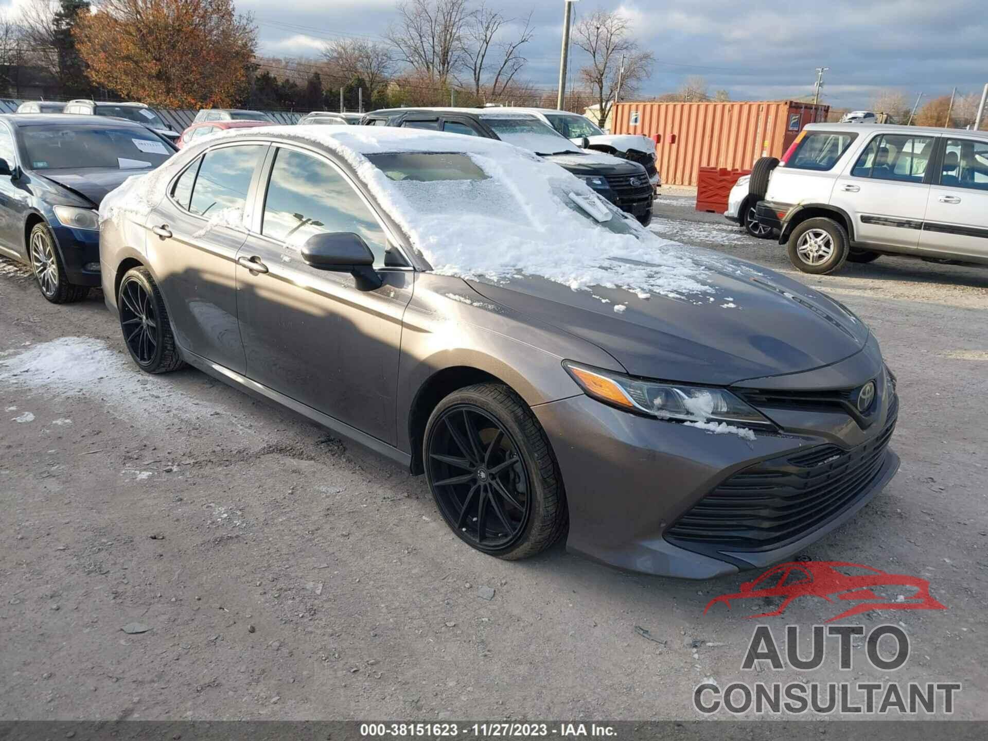TOYOTA CAMRY 2018 - 4T1B11HK6JU512918