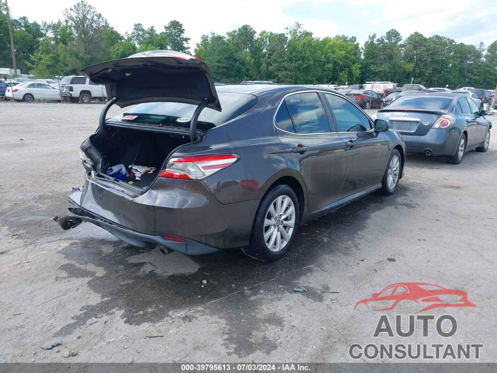 TOYOTA CAMRY 2018 - 4T1B11HK6JU098362