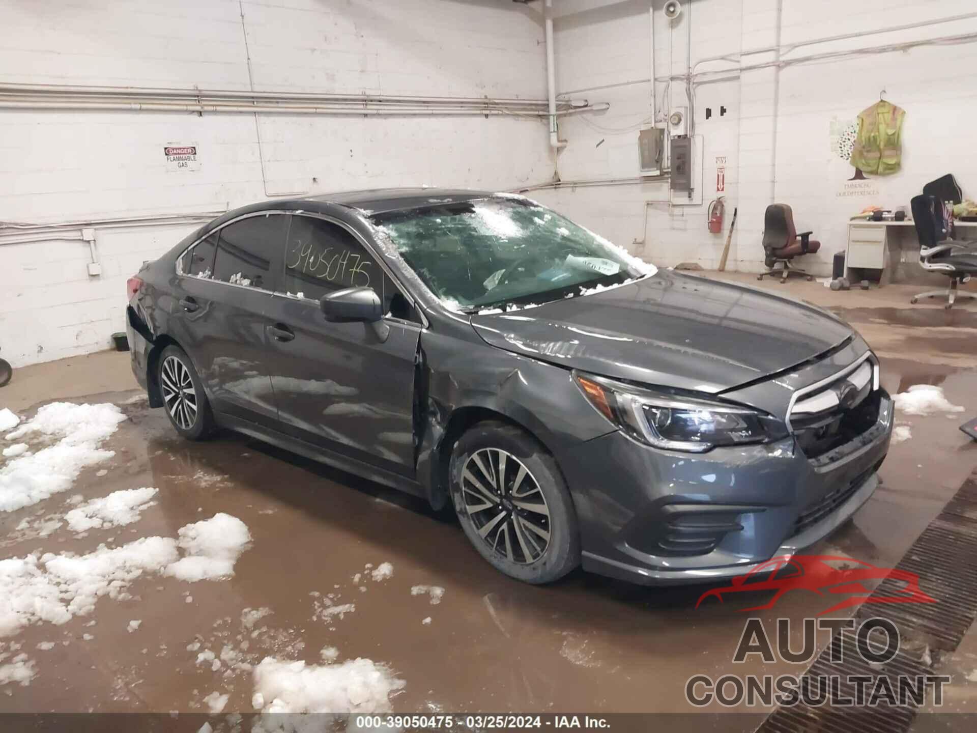 SUBARU LEGACY 2019 - 4S3BNAB61K3011866