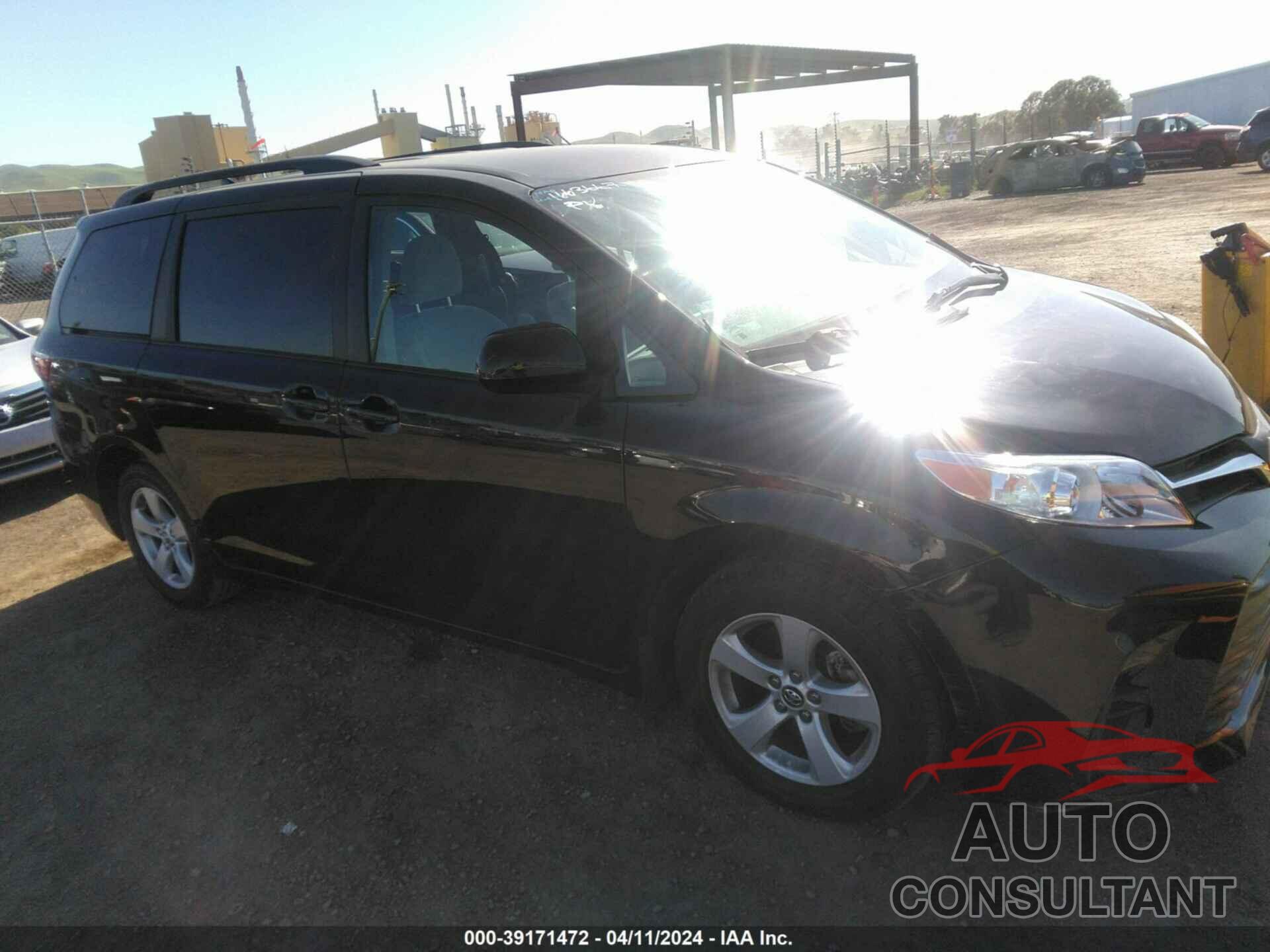 TOYOTA SIENNA 2018 - 5TDKZ3DC7JS946714