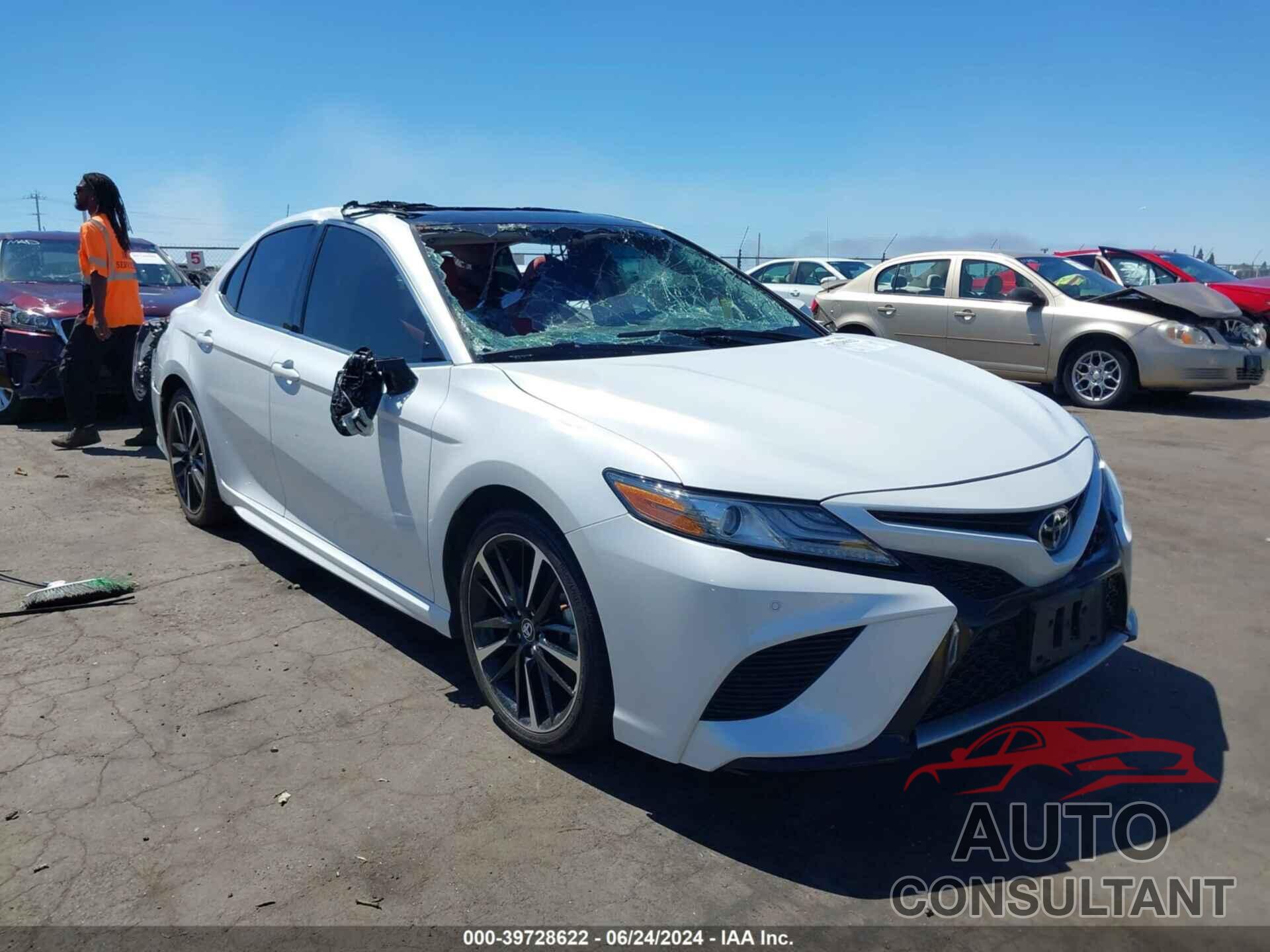 TOYOTA CAMRY 2018 - 4T1B61HK5JU031950