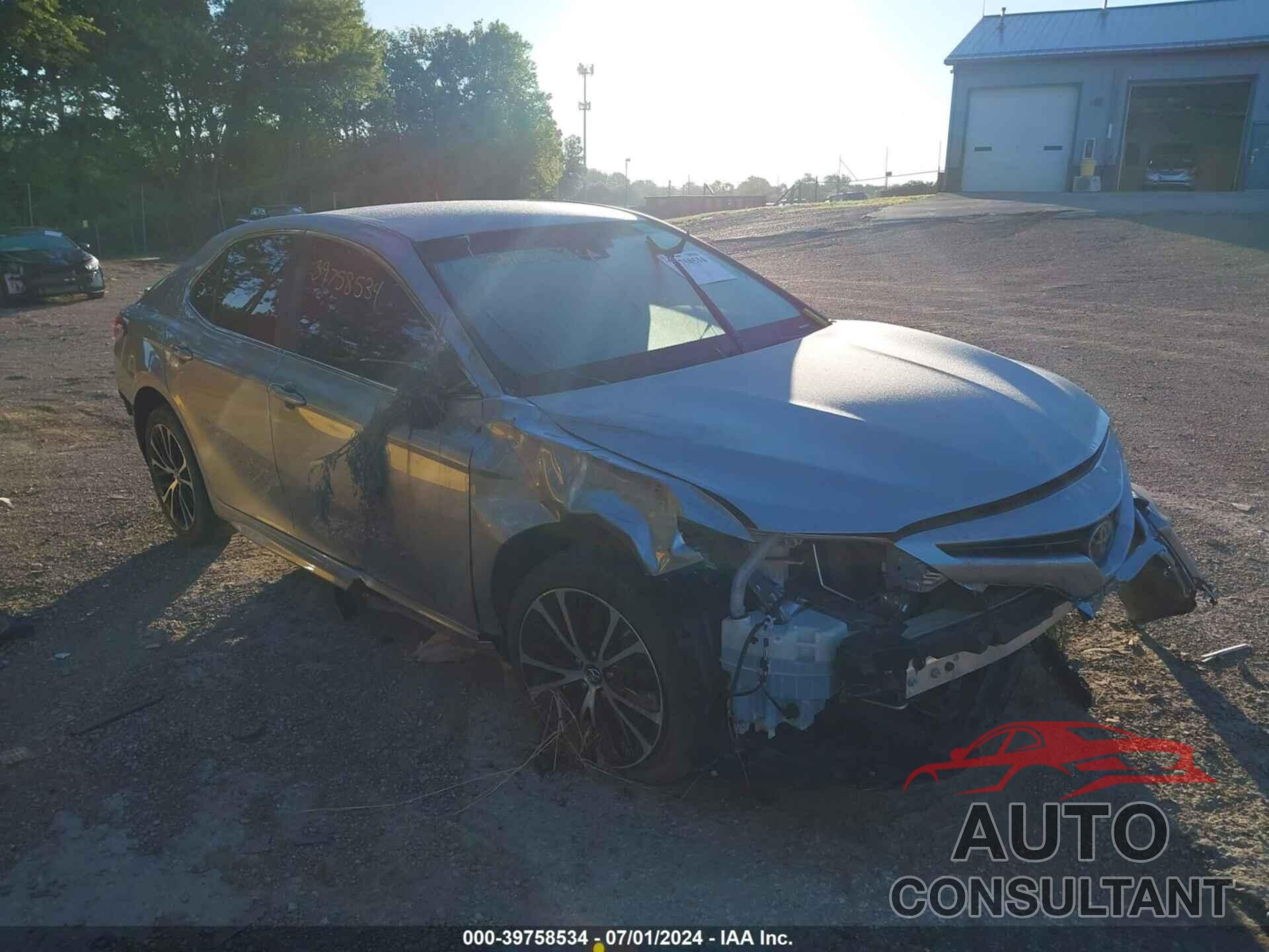 TOYOTA CAMRY 2018 - 4T1B11HK7JU138299