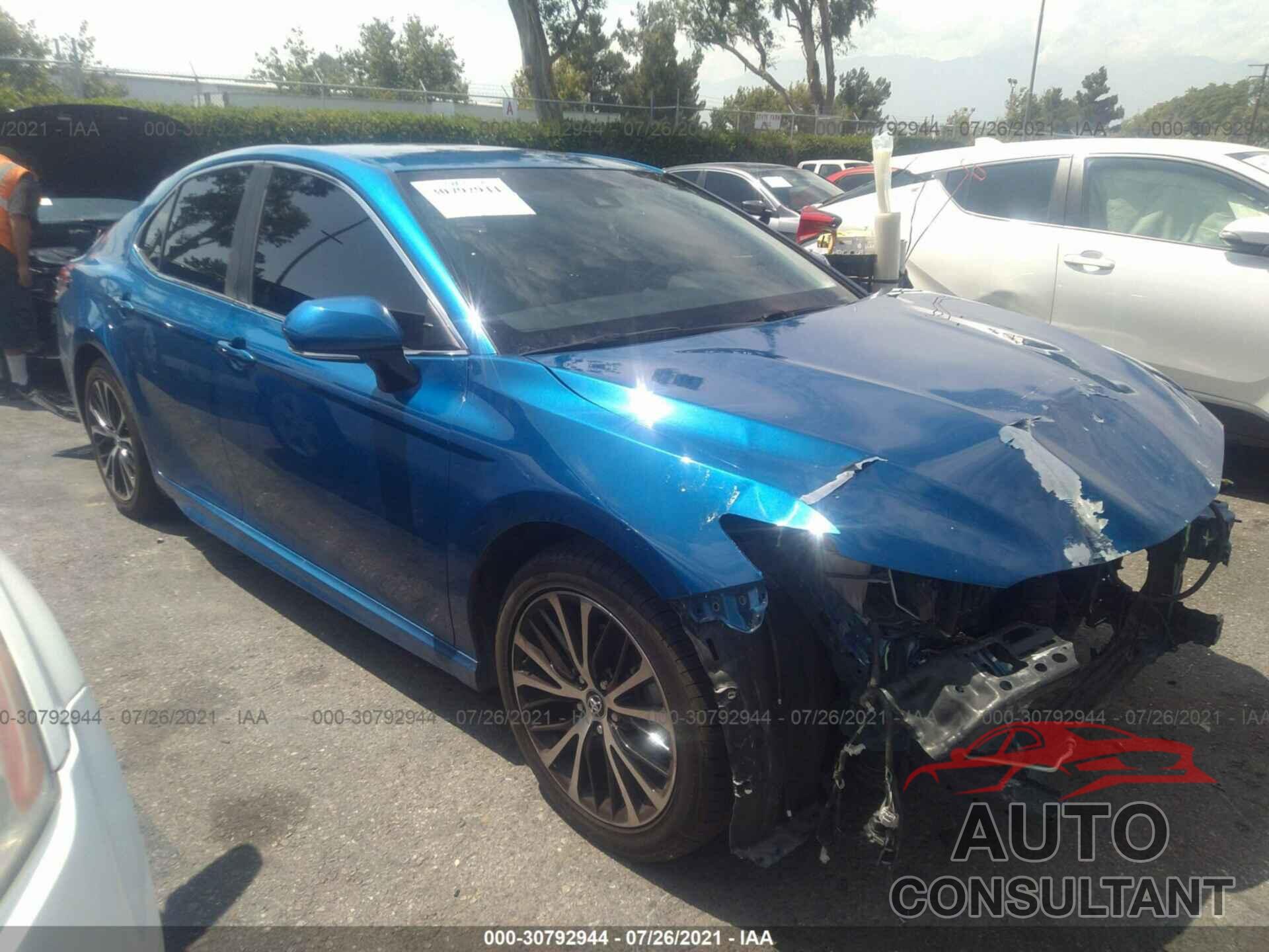 TOYOTA CAMRY 2018 - 4T1B11HK1JU068427