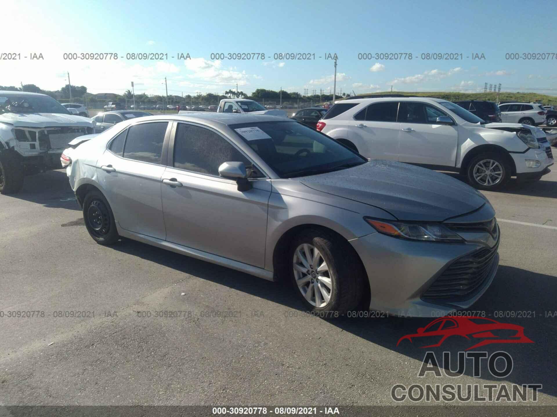TOYOTA CAMRY 2018 - 4T1B11HK5JU671767