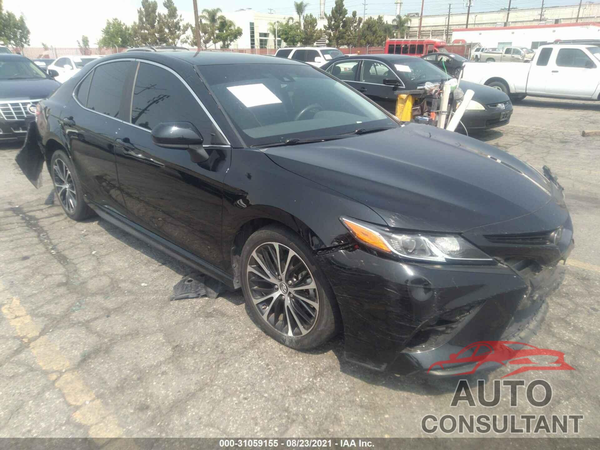 TOYOTA CAMRY 2018 - 4T1B11HK8JU631019
