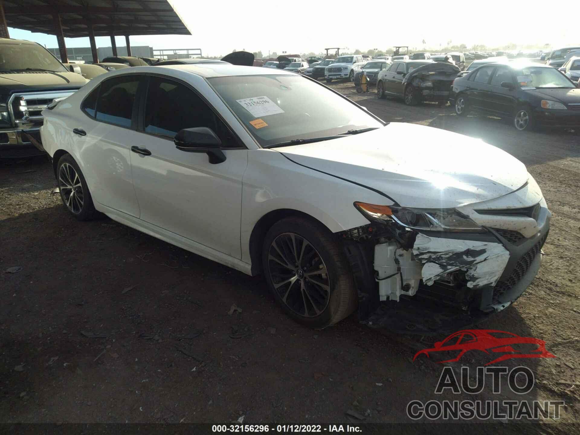 TOYOTA CAMRY 2018 - 4T1B11HK2JU080523