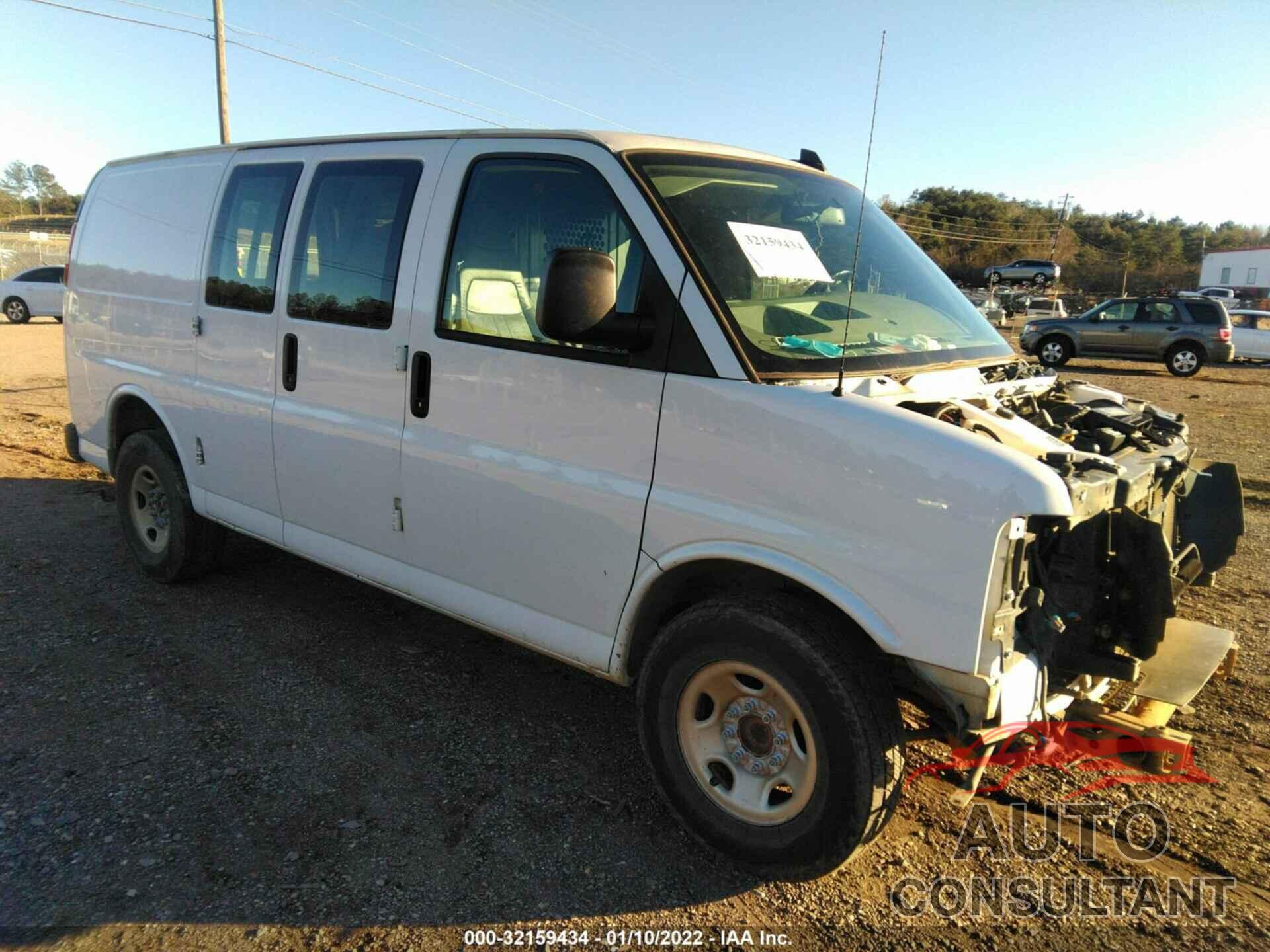 CHEVROLET EXPRESS CARGO VAN 2018 - 1GCWGAFG3J1303074