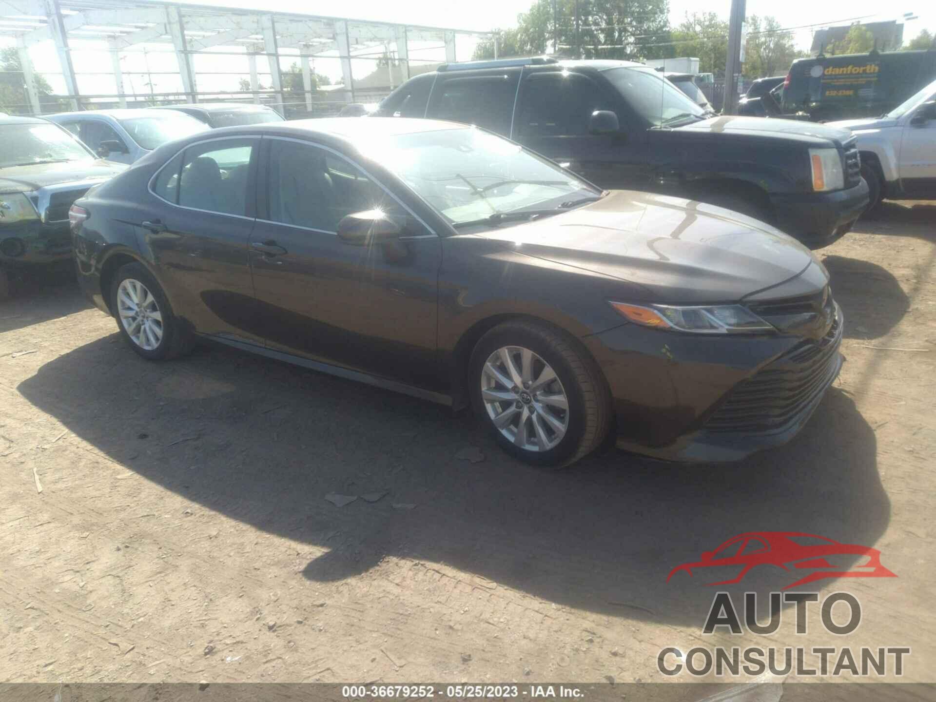 TOYOTA CAMRY 2018 - 4T1B11HK6JU022351