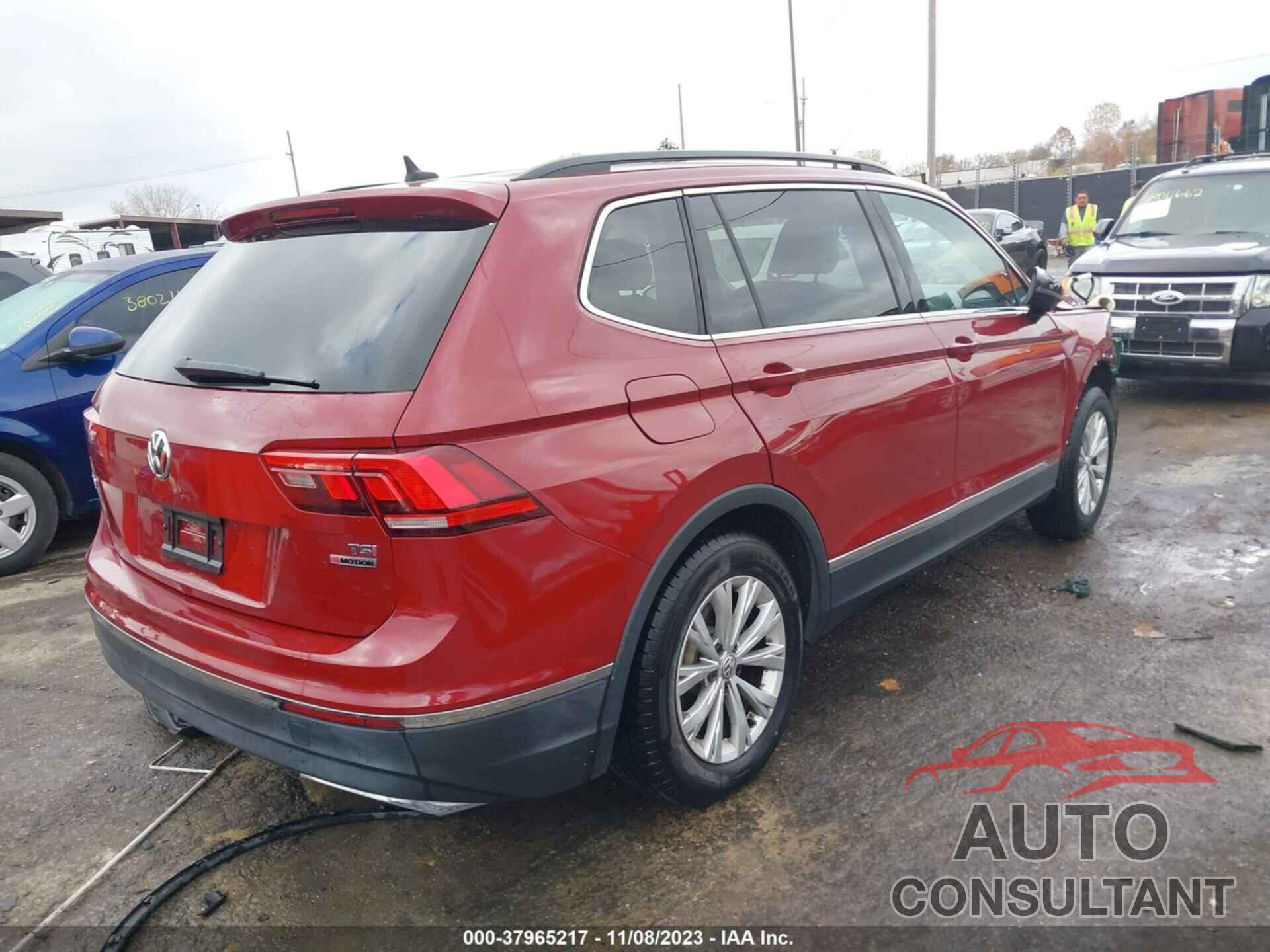 VOLKSWAGEN TIGUAN 2018 - 3VV2B7AX4JM082340