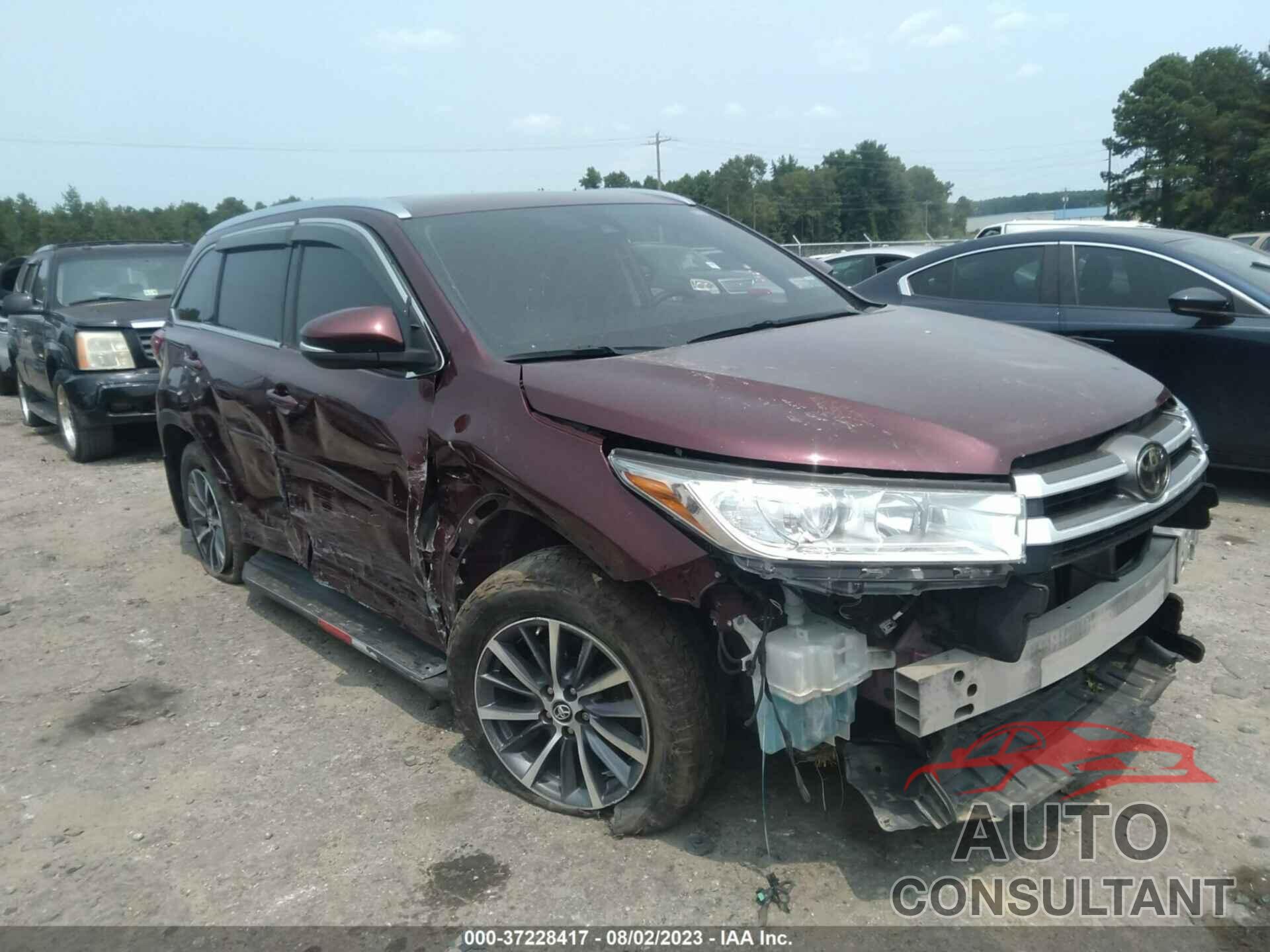 TOYOTA HIGHLANDER 2018 - 5TDJZRFH8JS842014