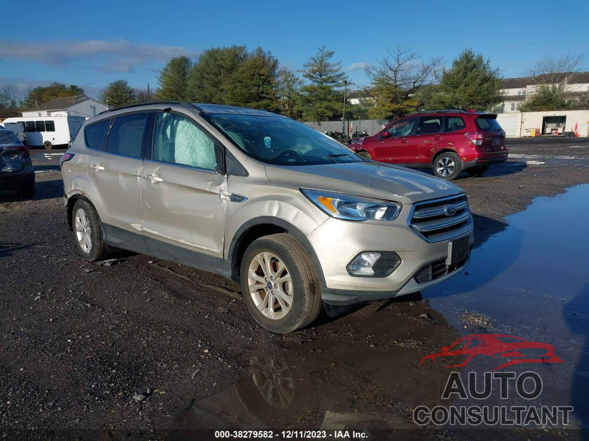 FORD ESCAPE 2018 - 1FMCU0GD5JUD33651