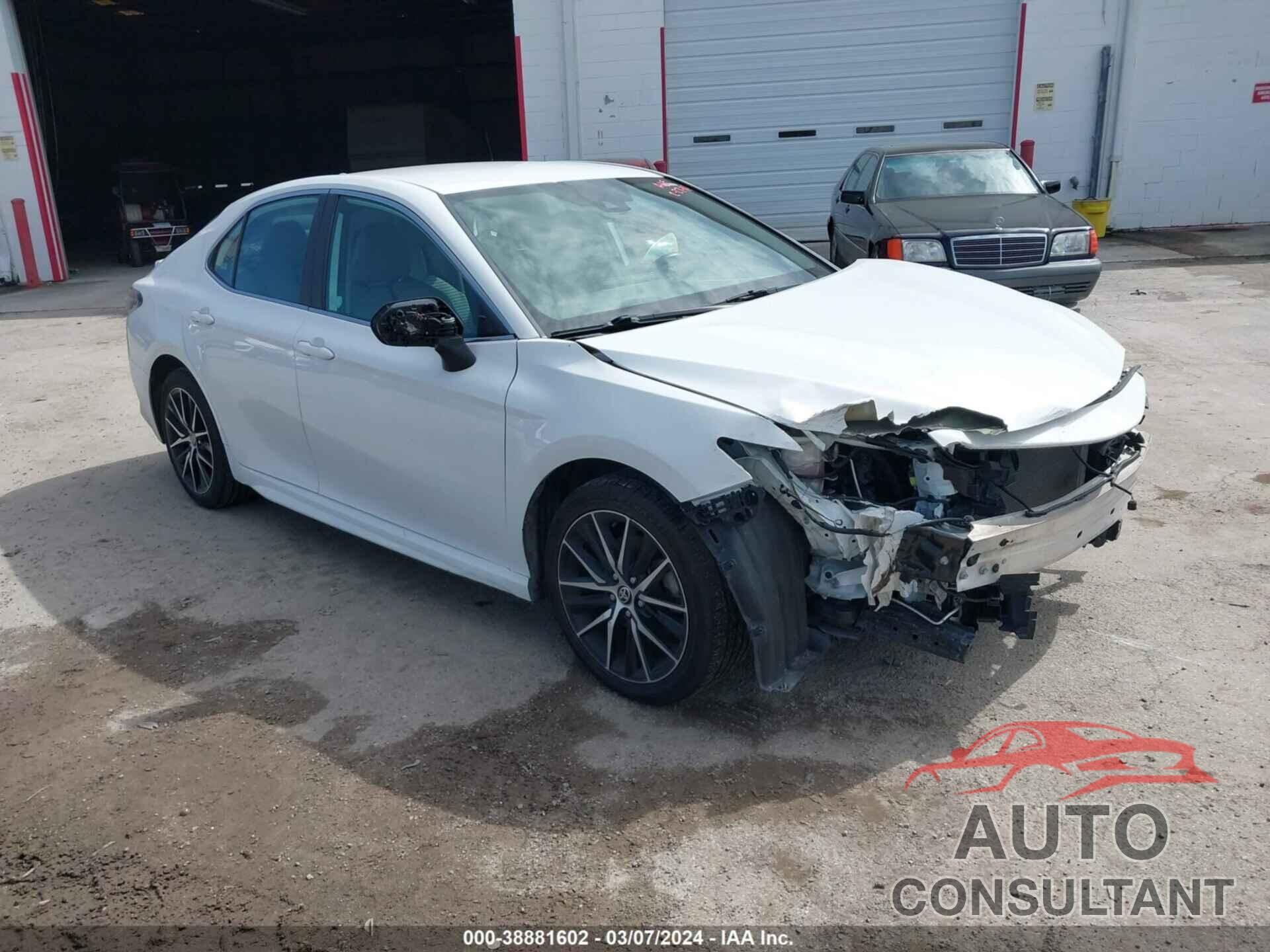 TOYOTA CAMRY 2021 - 4T1G11AK8MU556519