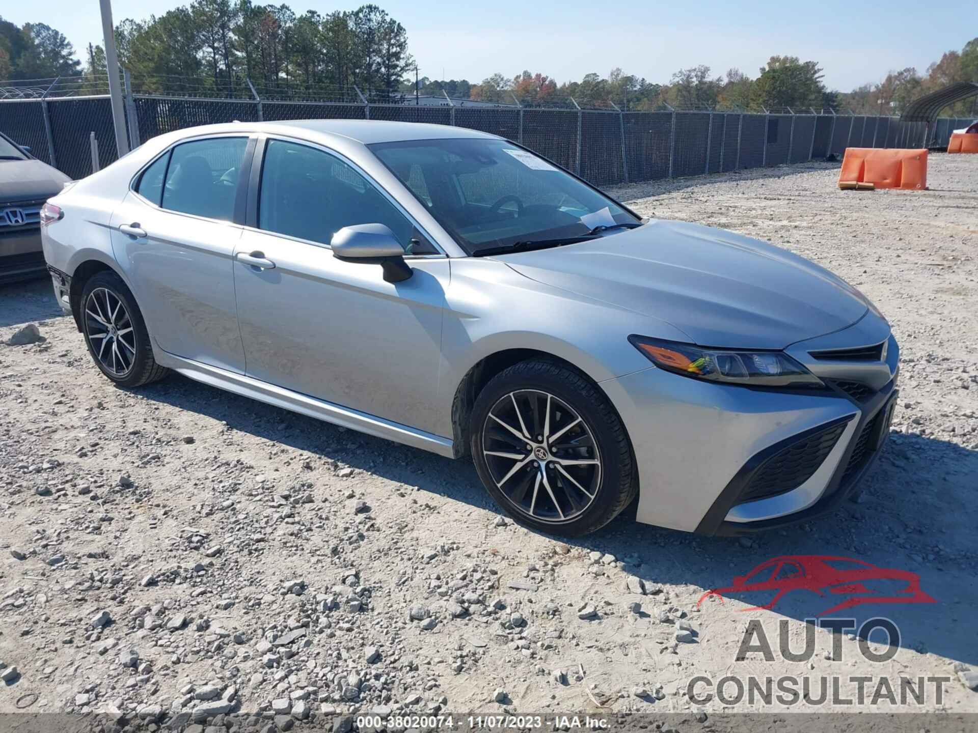 TOYOTA CAMRY 2021 - 4T1G11AK4MU476134