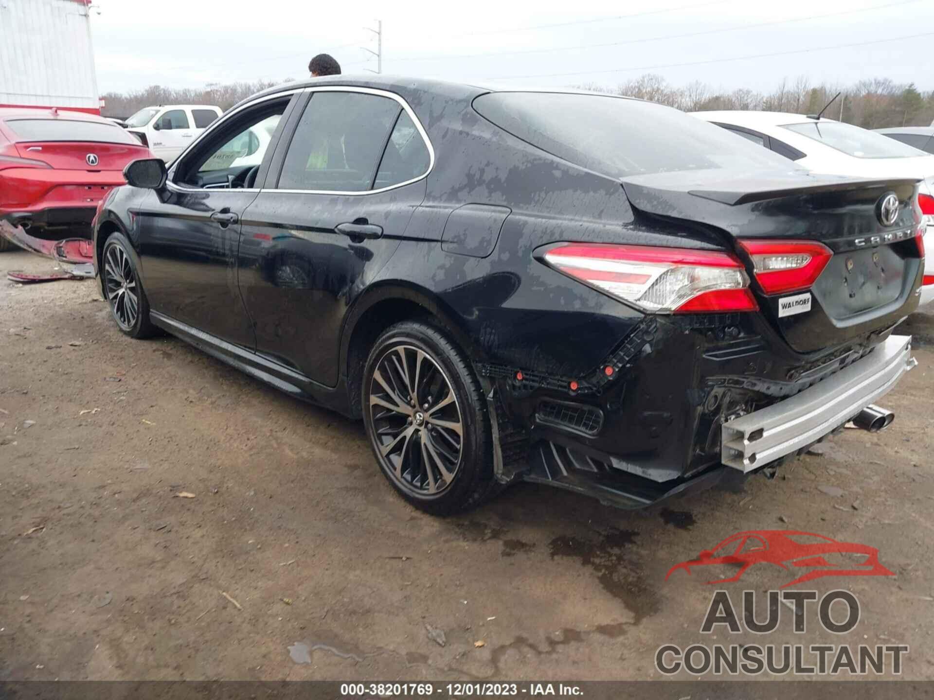 TOYOTA CAMRY 2018 - 4T1B11HK5JU043966