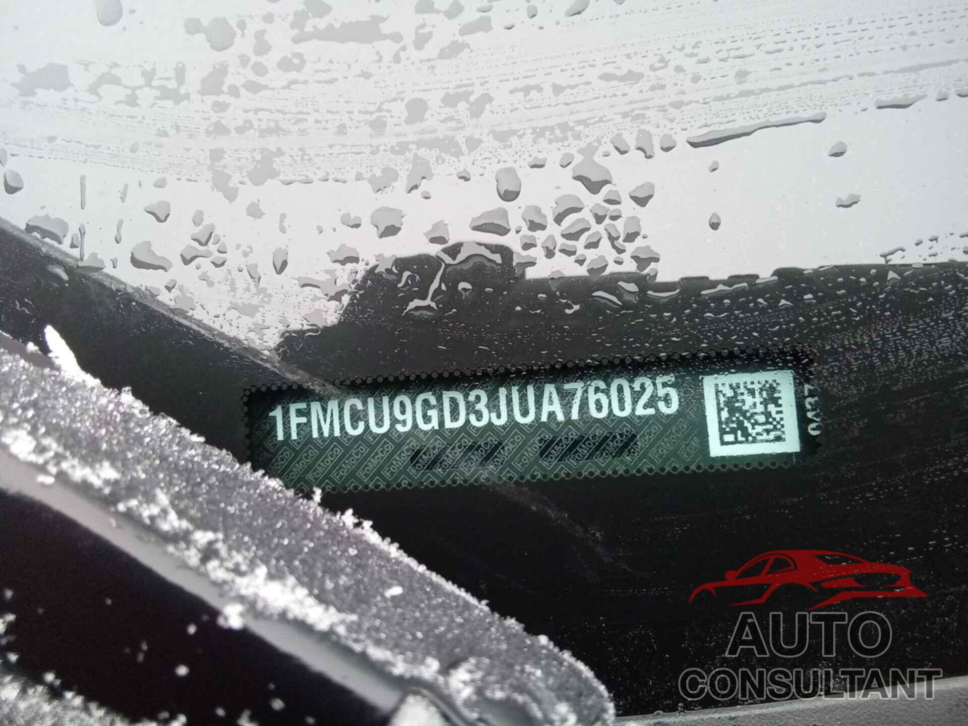 FORD ESCAPE 2018 - 1FMCU9GD3JUA76025