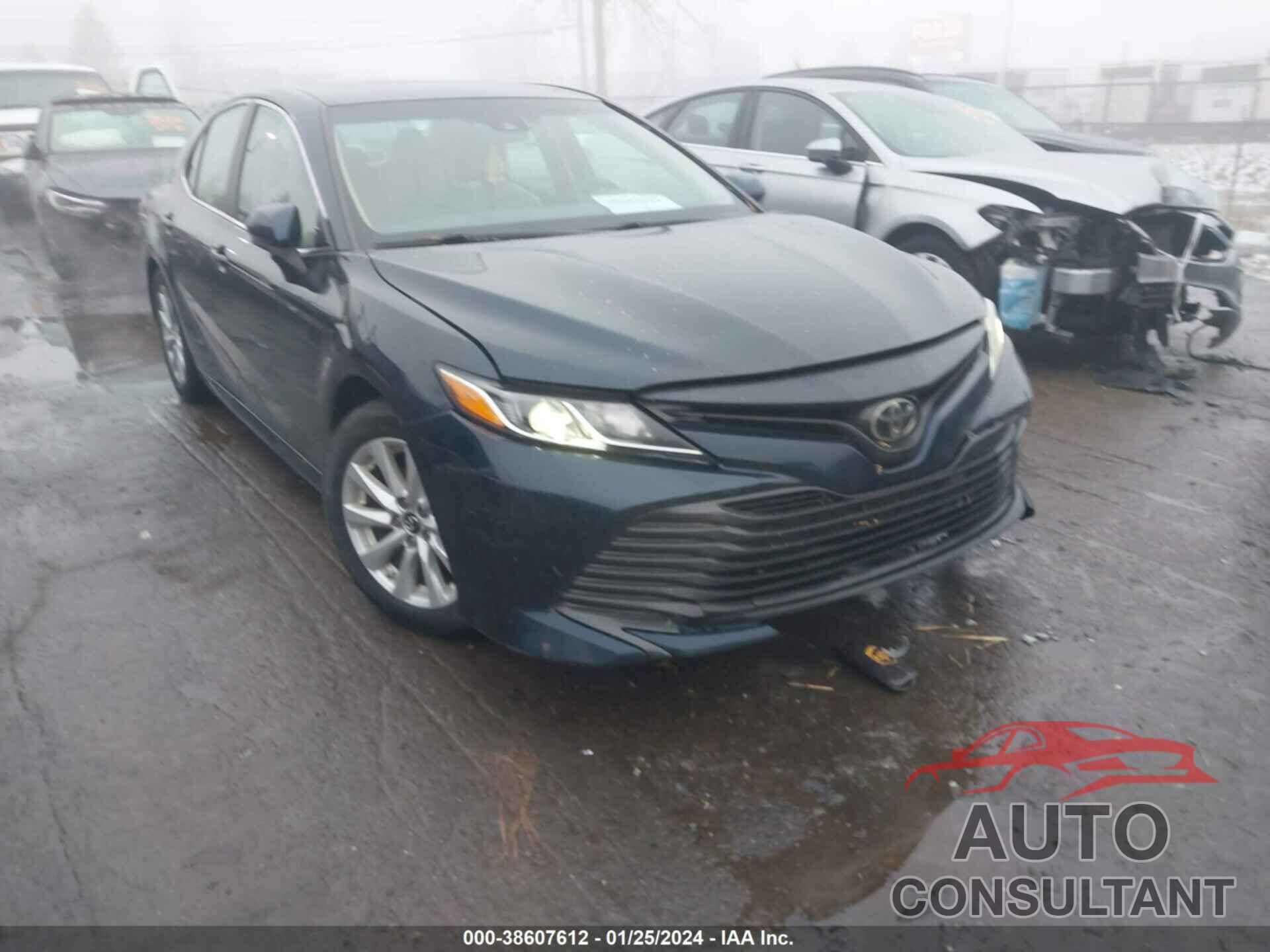 TOYOTA CAMRY 2018 - 4T1B11HK1JU671698
