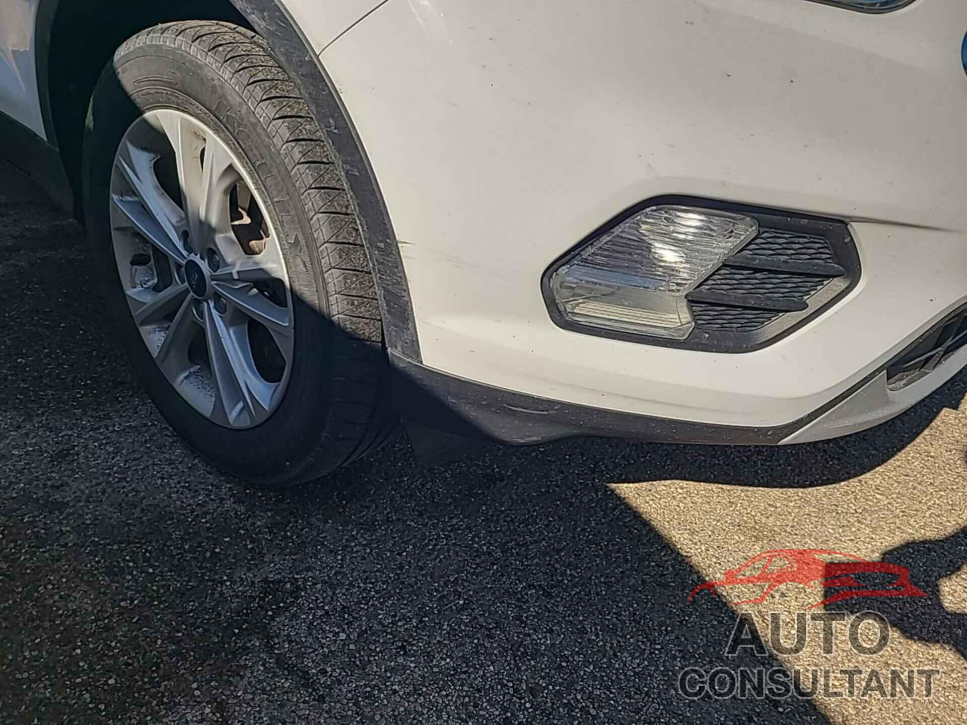 FORD ESCAPE 2018 - 1FMCU9GD9JUB17452