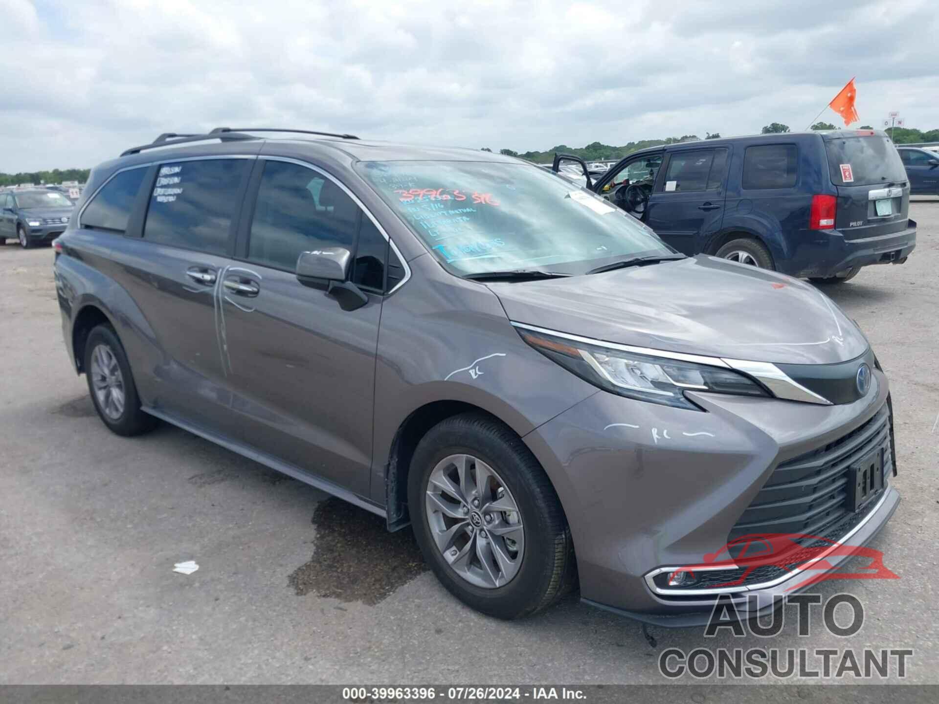 TOYOTA SIENNA 2022 - 5TDYRKEC8NS107129