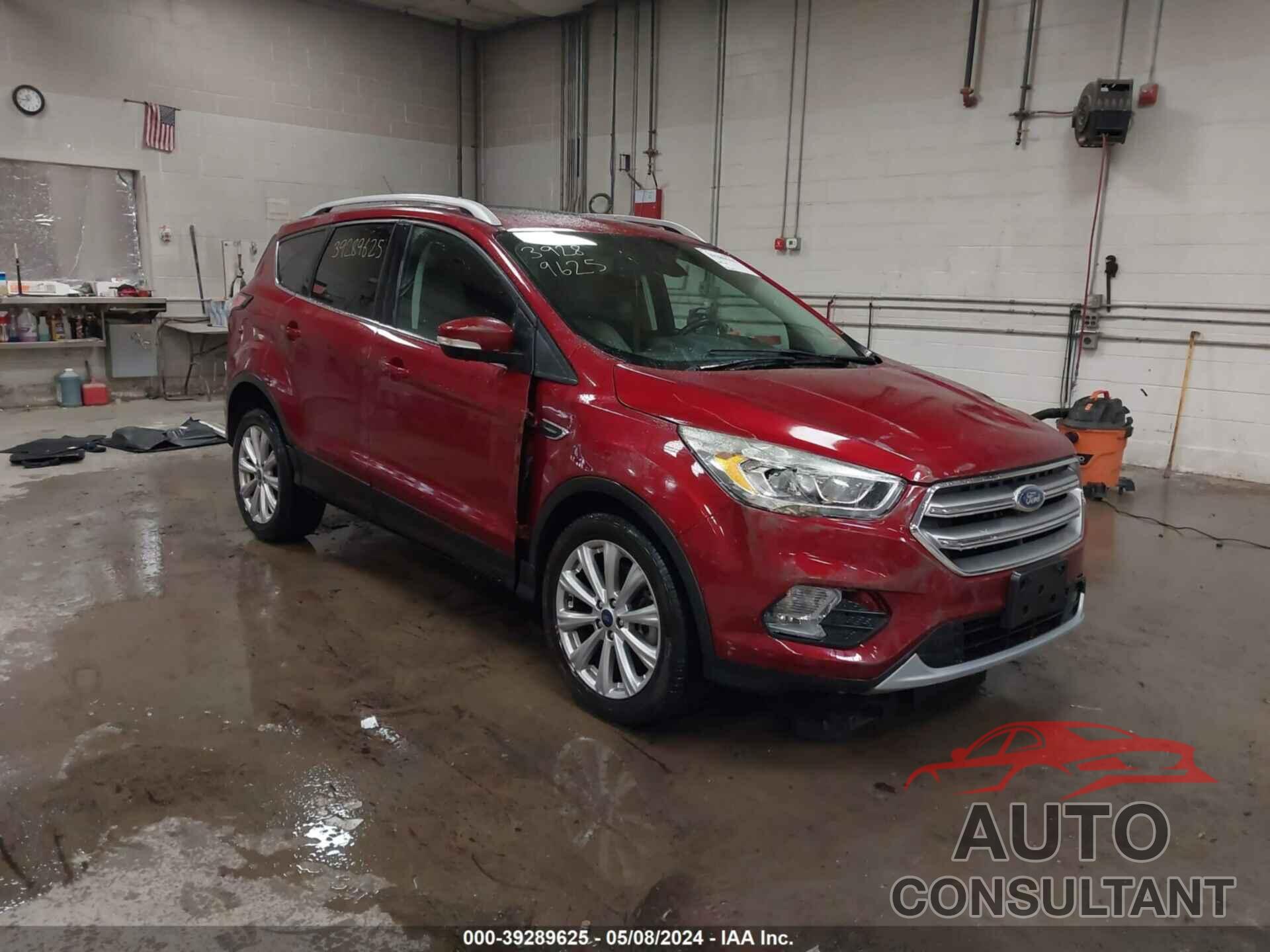 FORD ESCAPE 2017 - 1FMCU9J94HUB72101