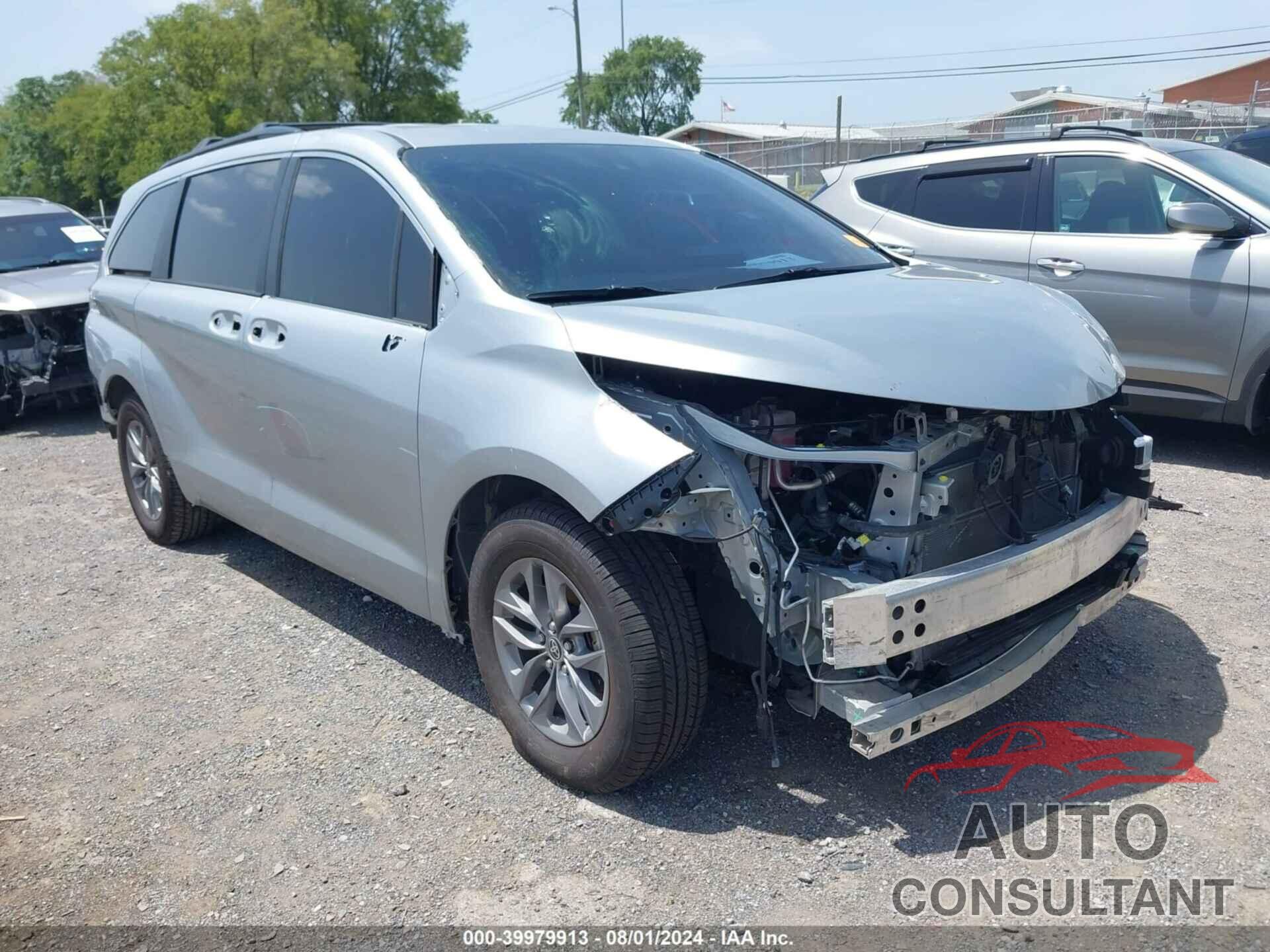 TOYOTA SIENNA 2022 - 5TDKSKFCXNS071159