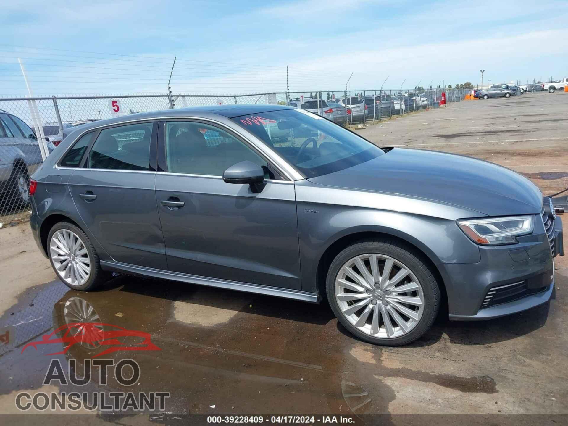 AUDI A3 E-TRON 2017 - WAUTPBFF2HA041975