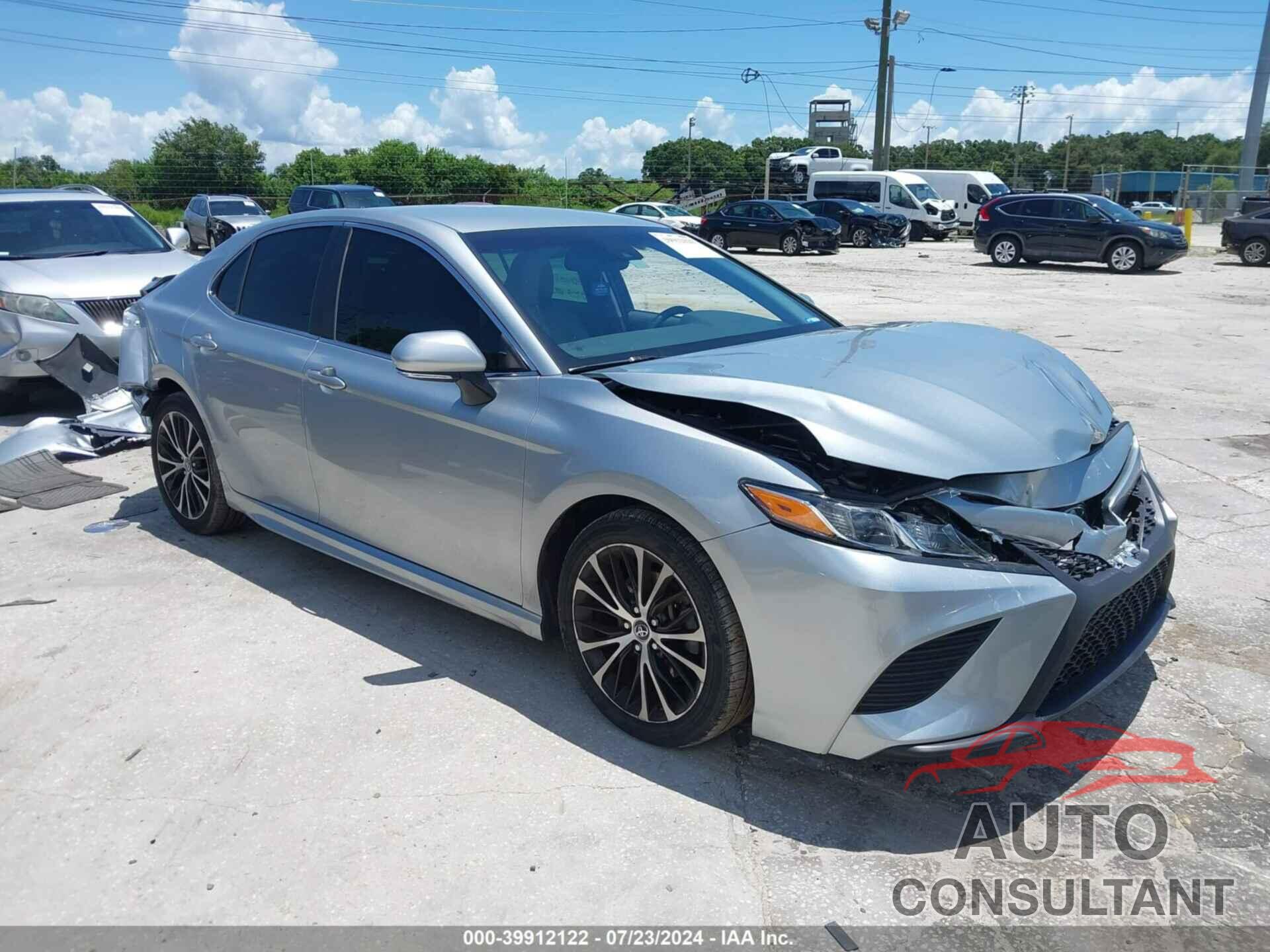 TOYOTA CAMRY 2018 - 4T1B11HK9JU629389