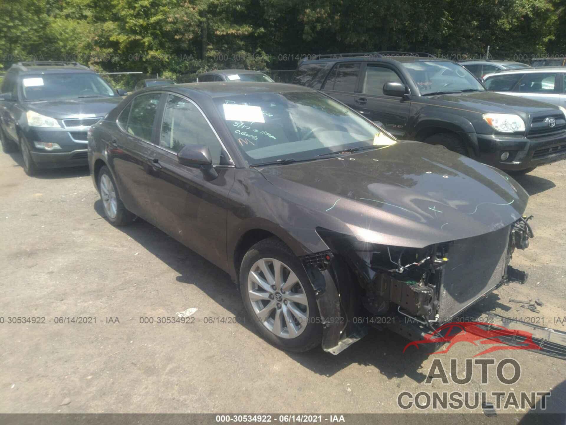 TOYOTA CAMRY 2018 - 4T1B11HK8JU613541