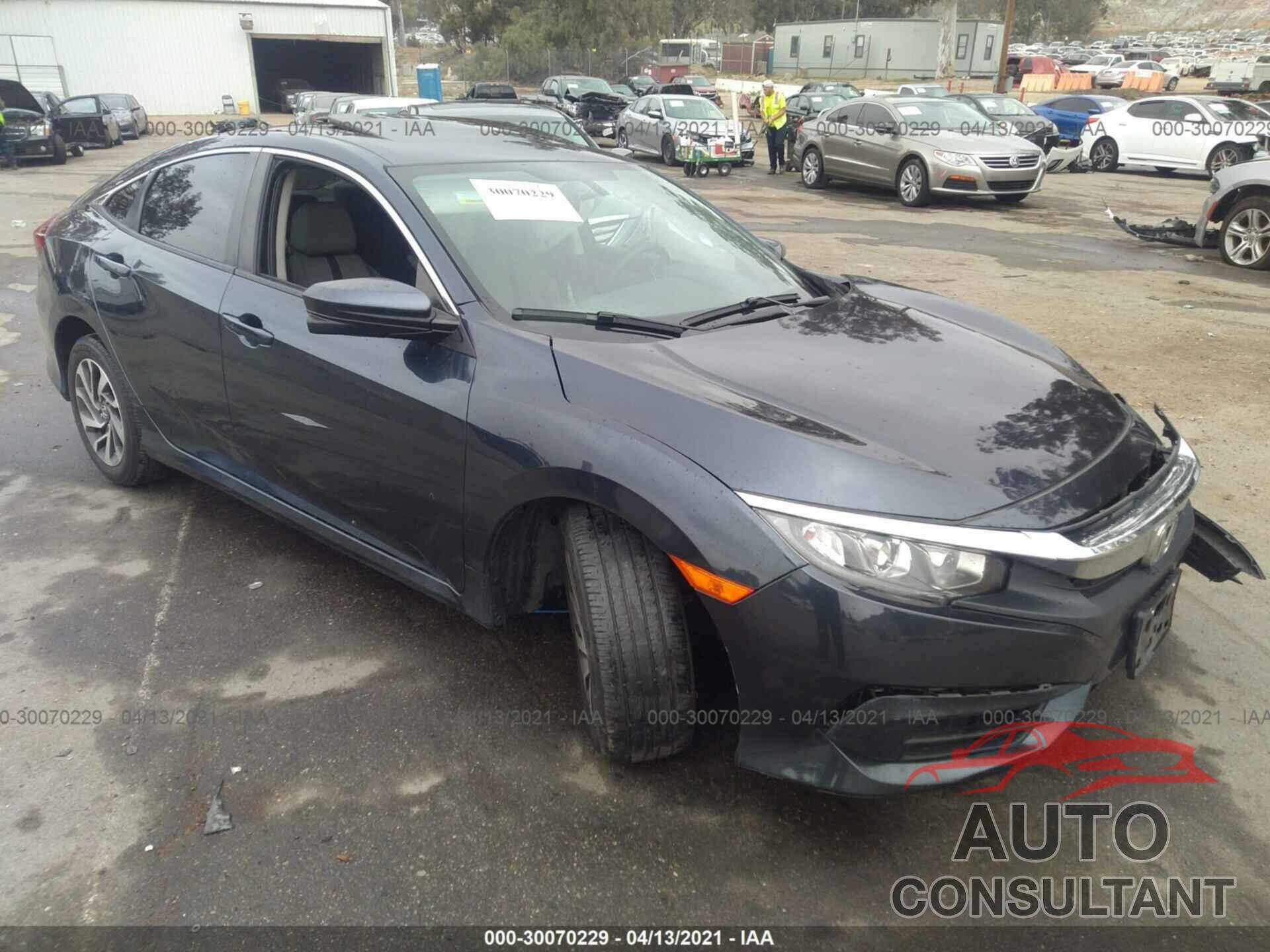 HONDA CIVIC SEDAN 2018 - 19XFC2F72JE205376