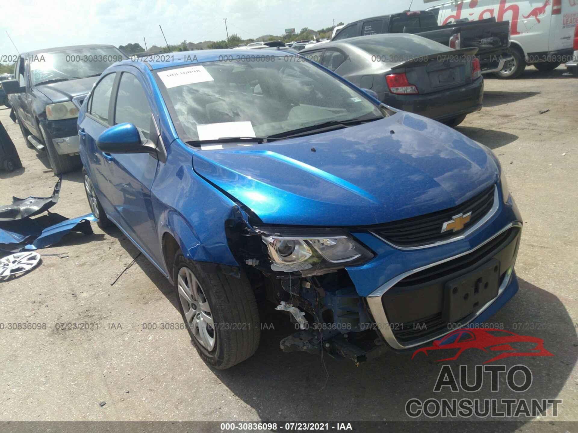 CHEVROLET SONIC 2018 - 1G1JB5SH3J4106735