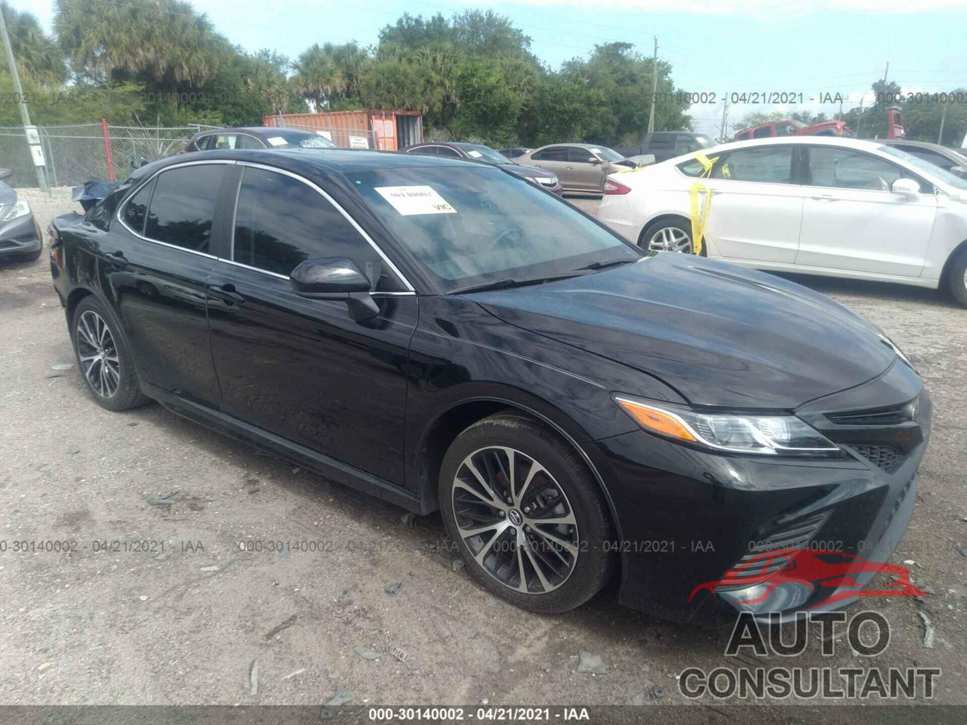 TOYOTA CAMRY 2018 - 4T1B11HK0JU672440
