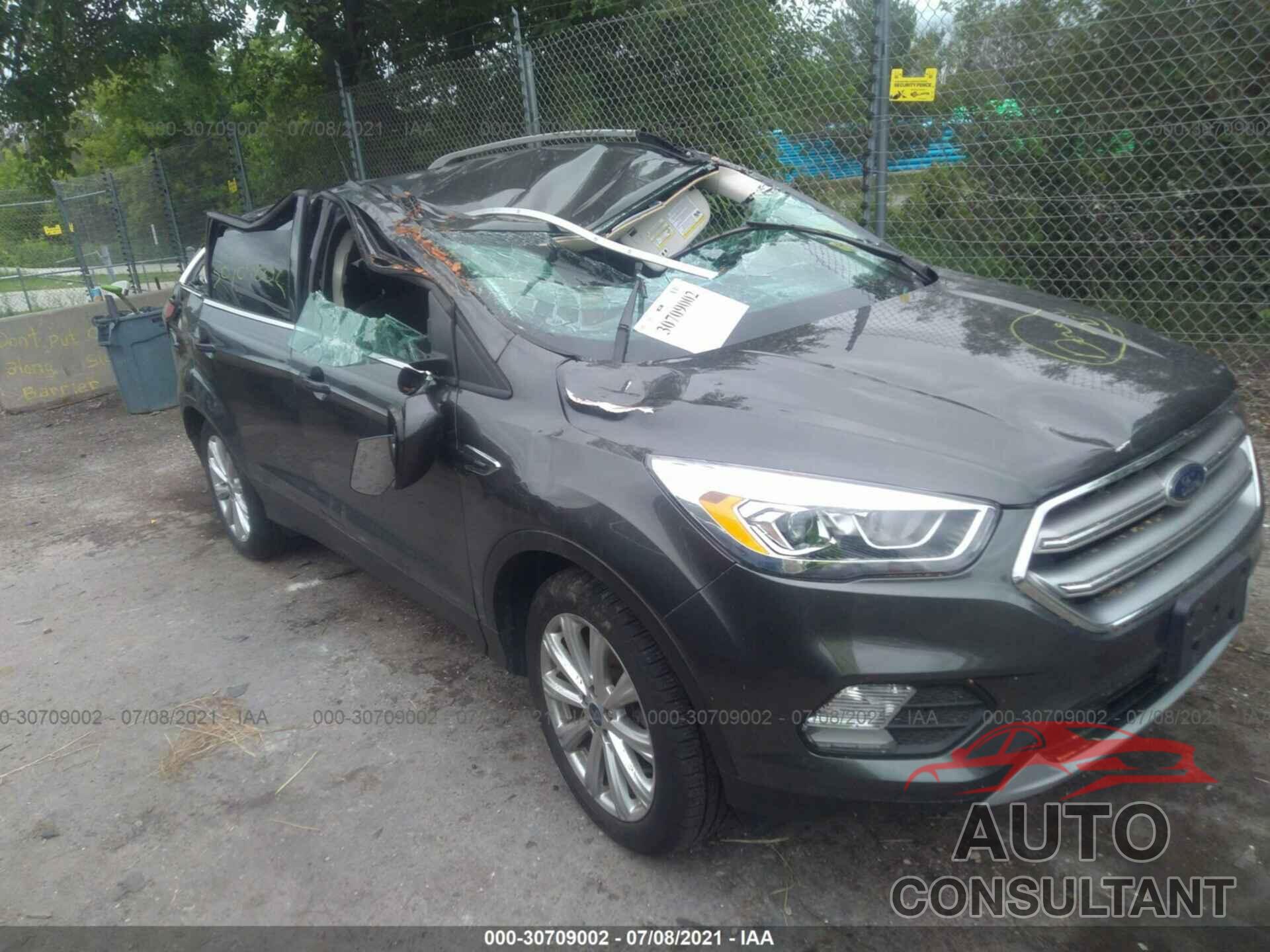 FORD ESCAPE 2017 - 1FMCU9J95HUD05884