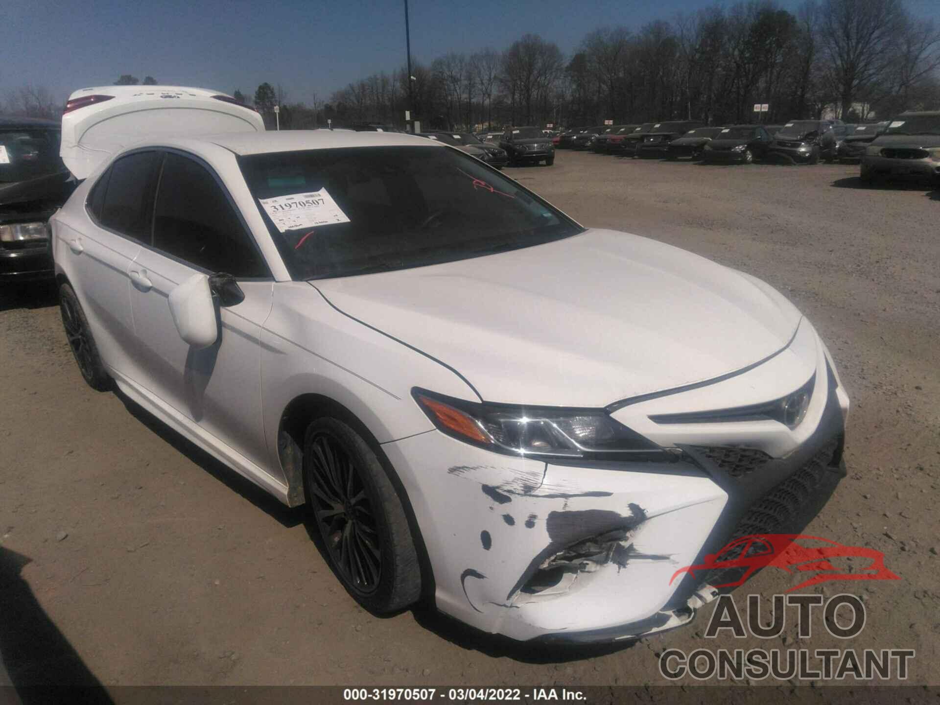 TOYOTA CAMRY 2018 - 4T1B11HK7JU026845