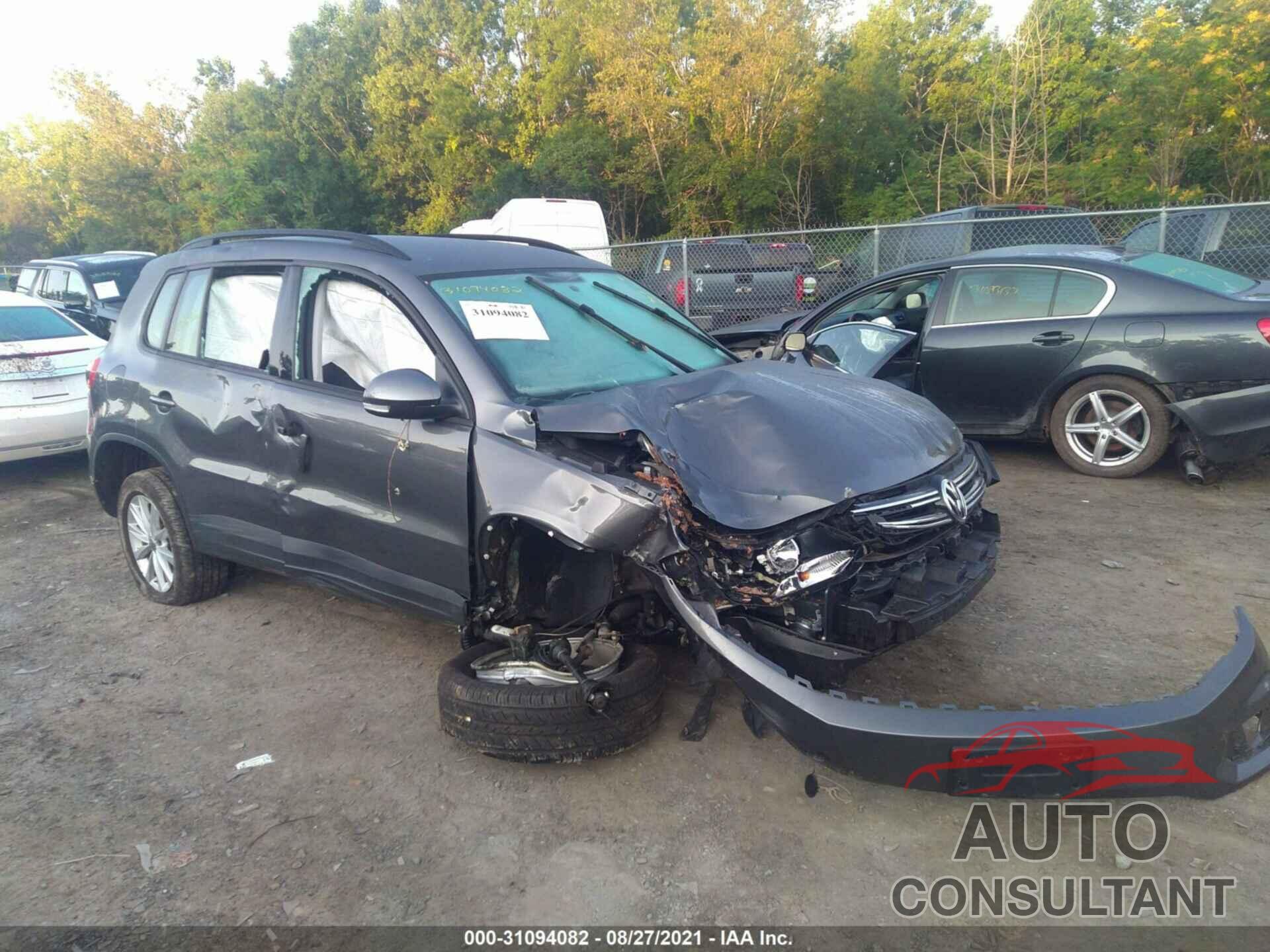 VOLKSWAGEN TIGUAN 2017 - WVGBV7AX3HK047470