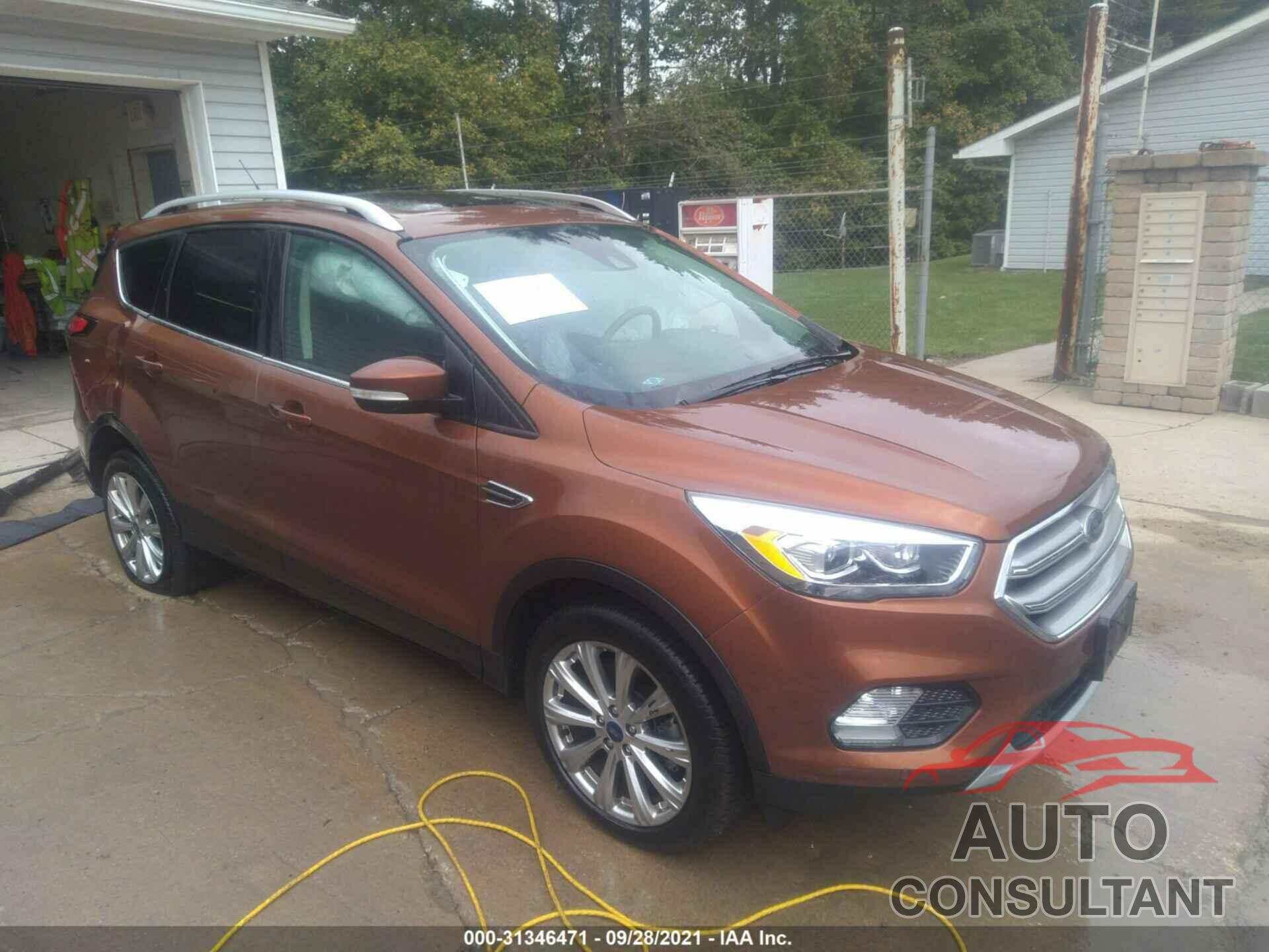 FORD ESCAPE 2017 - 1FMCU9J95HUD88183