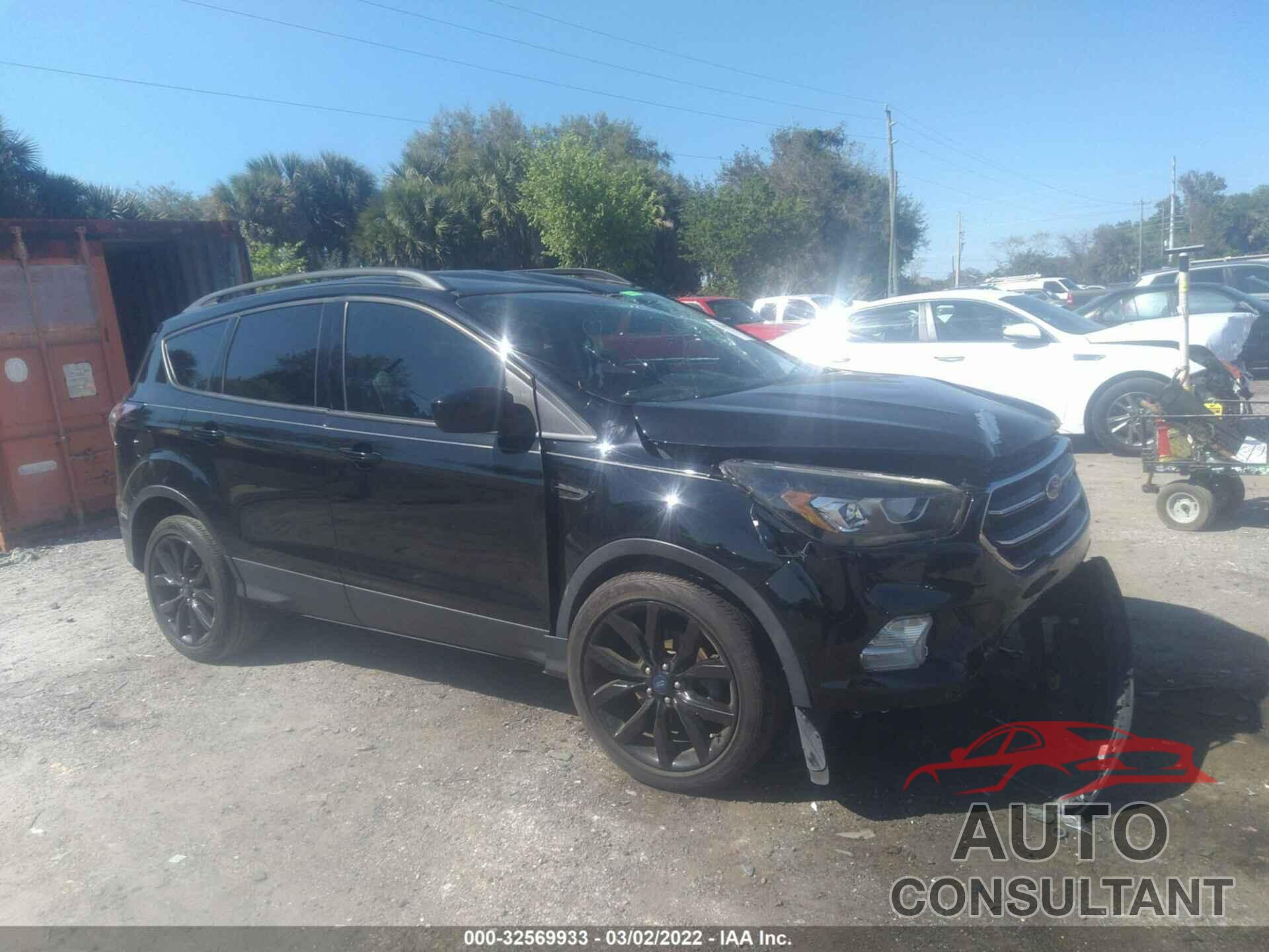 FORD ESCAPE 2018 - 1FMCU0GD5JUB04757