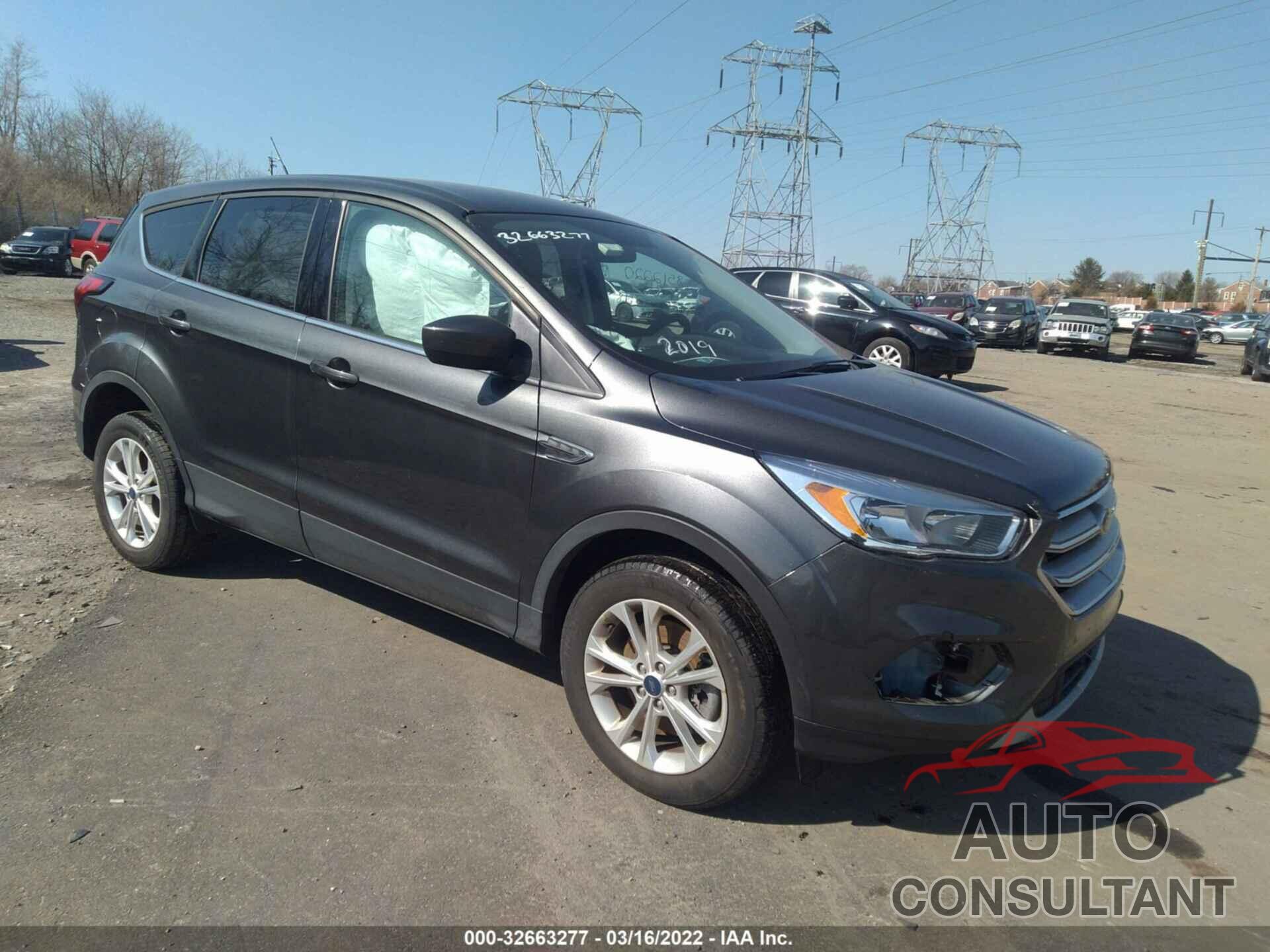 FORD ESCAPE 2019 - 1FMCU9GD6KUA10036