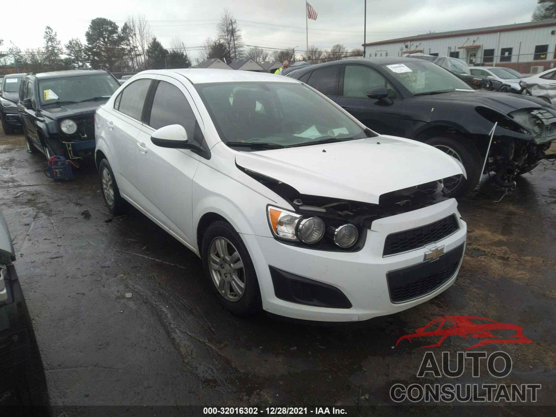 CHEVROLET SONIC 2016 - 1G1JC5SH2G4116128