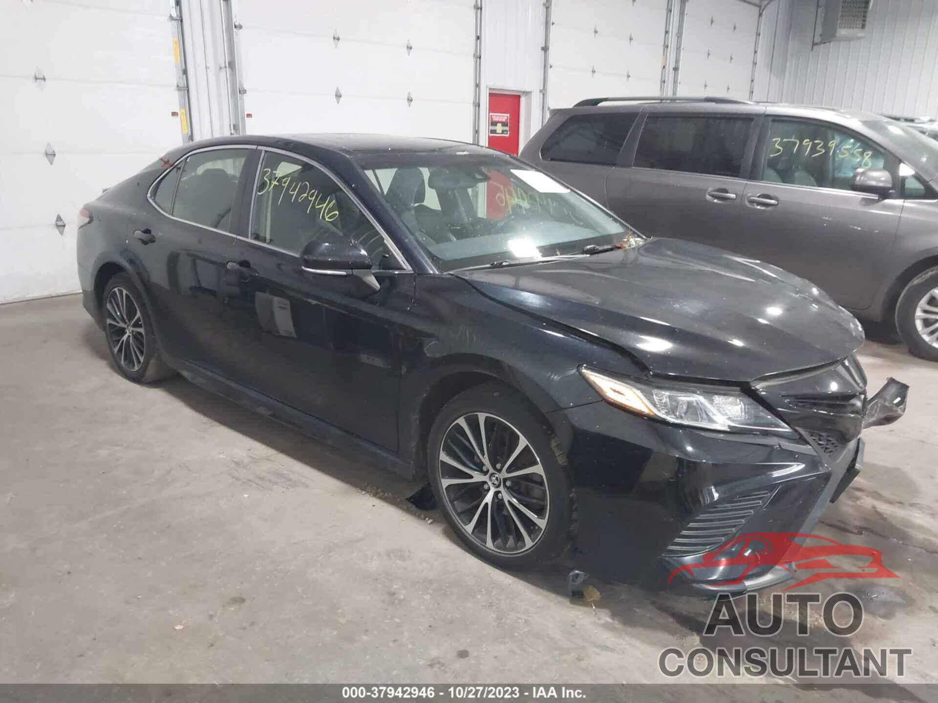 TOYOTA CAMRY 2018 - JTNB11HK4J3018420