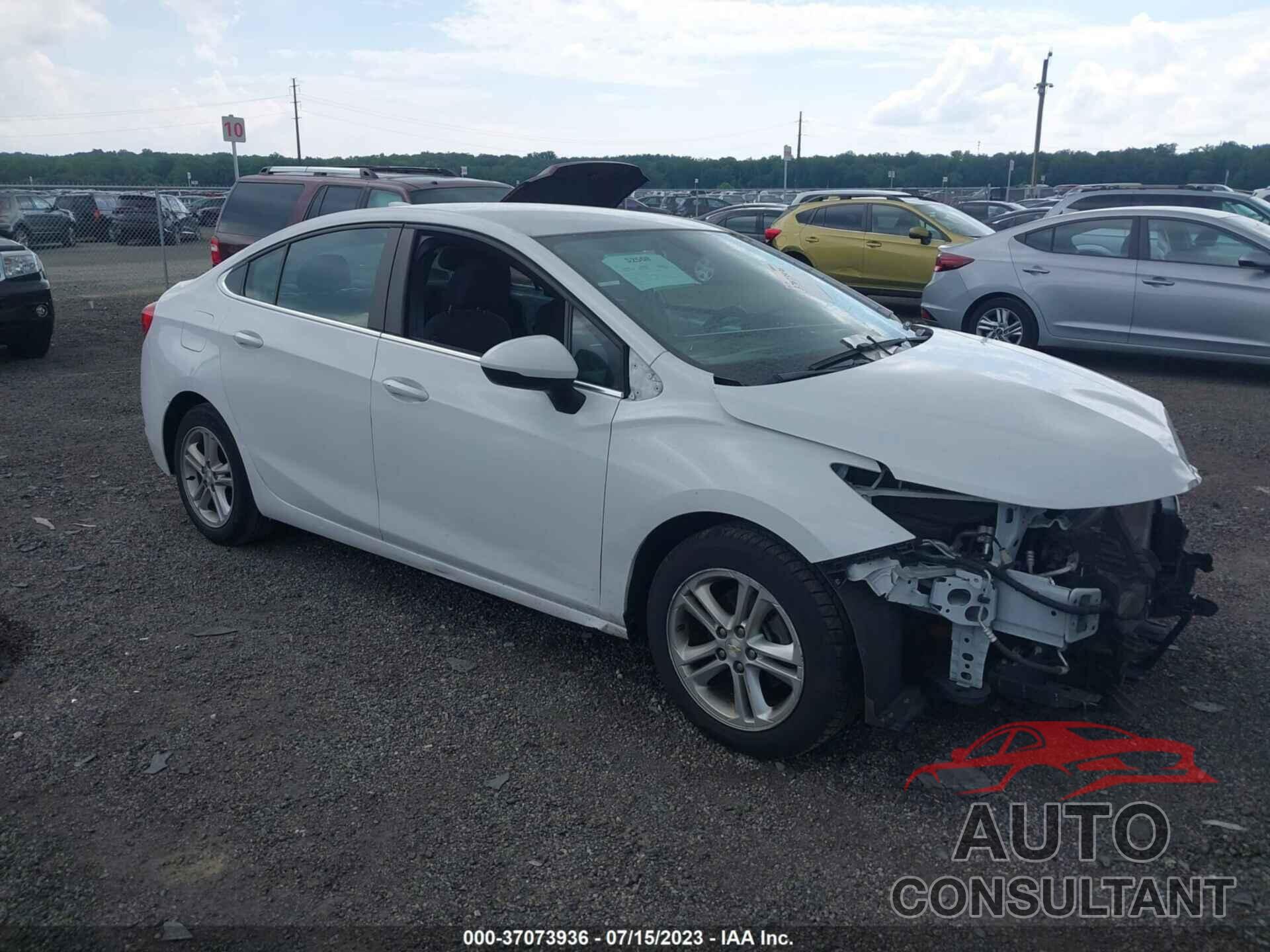 CHEVROLET CRUZE 2018 - 1G1BE5SM1J7225116