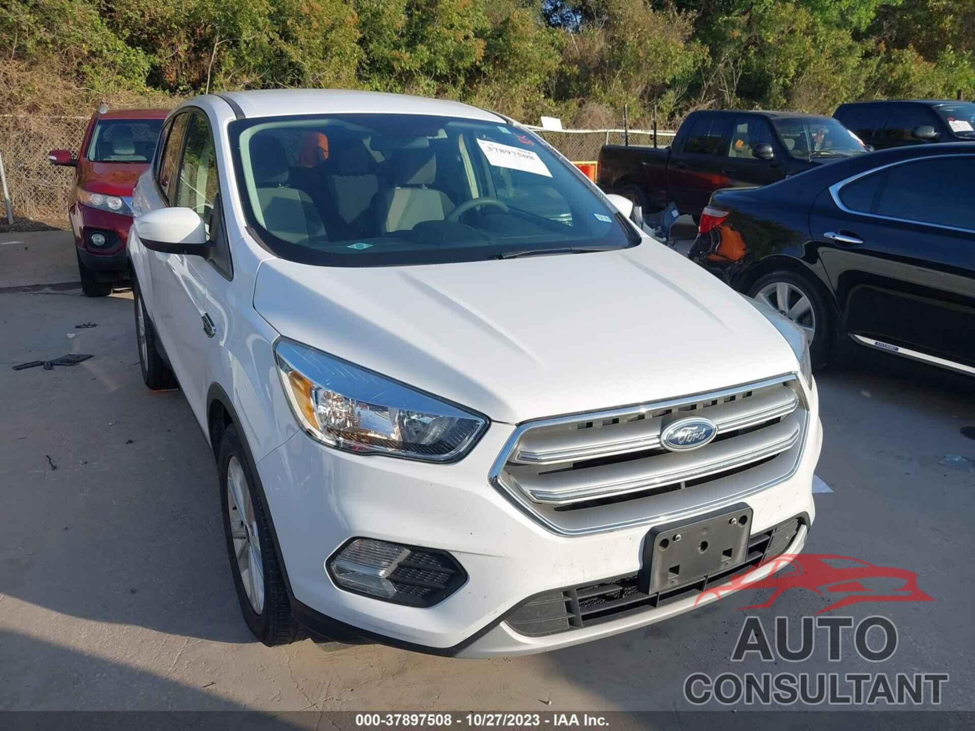 FORD ESCAPE 2017 - 1FMCU0GD3HUC00686