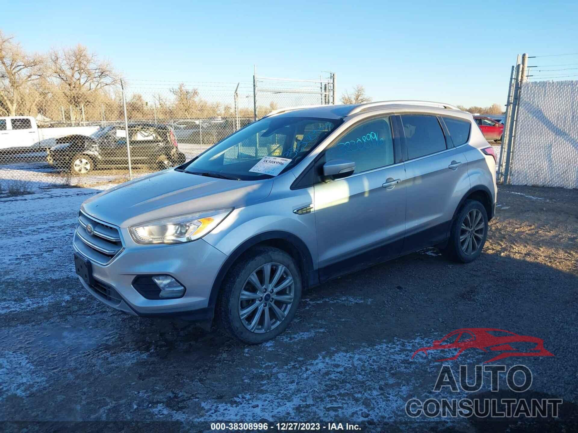 FORD ESCAPE 2017 - 1FMCU9J93HUE10245