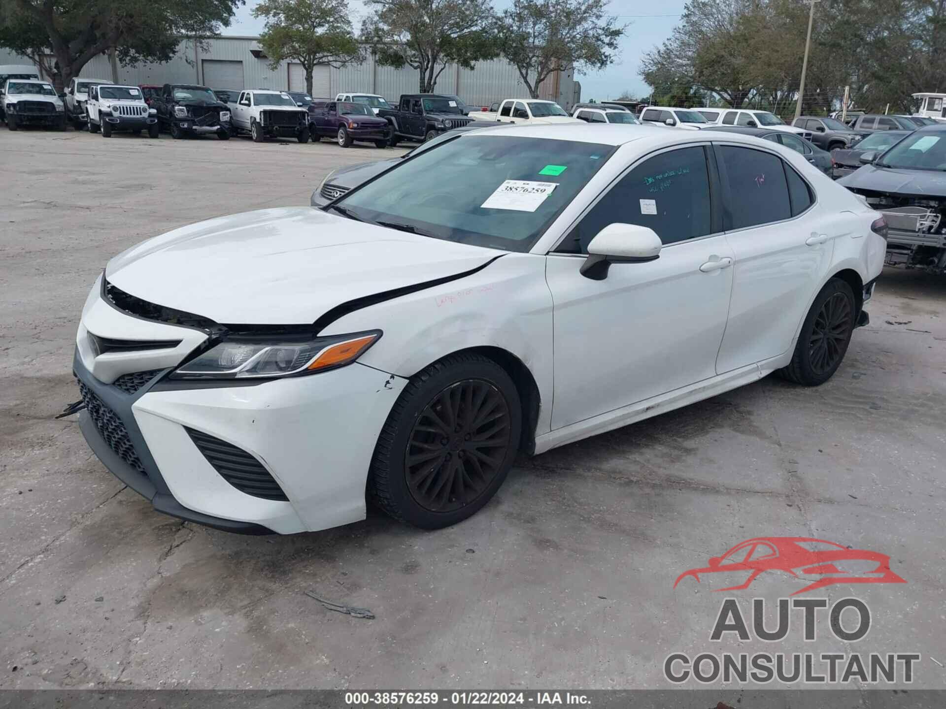 TOYOTA CAMRY 2018 - 4T1B11HK2JU529991